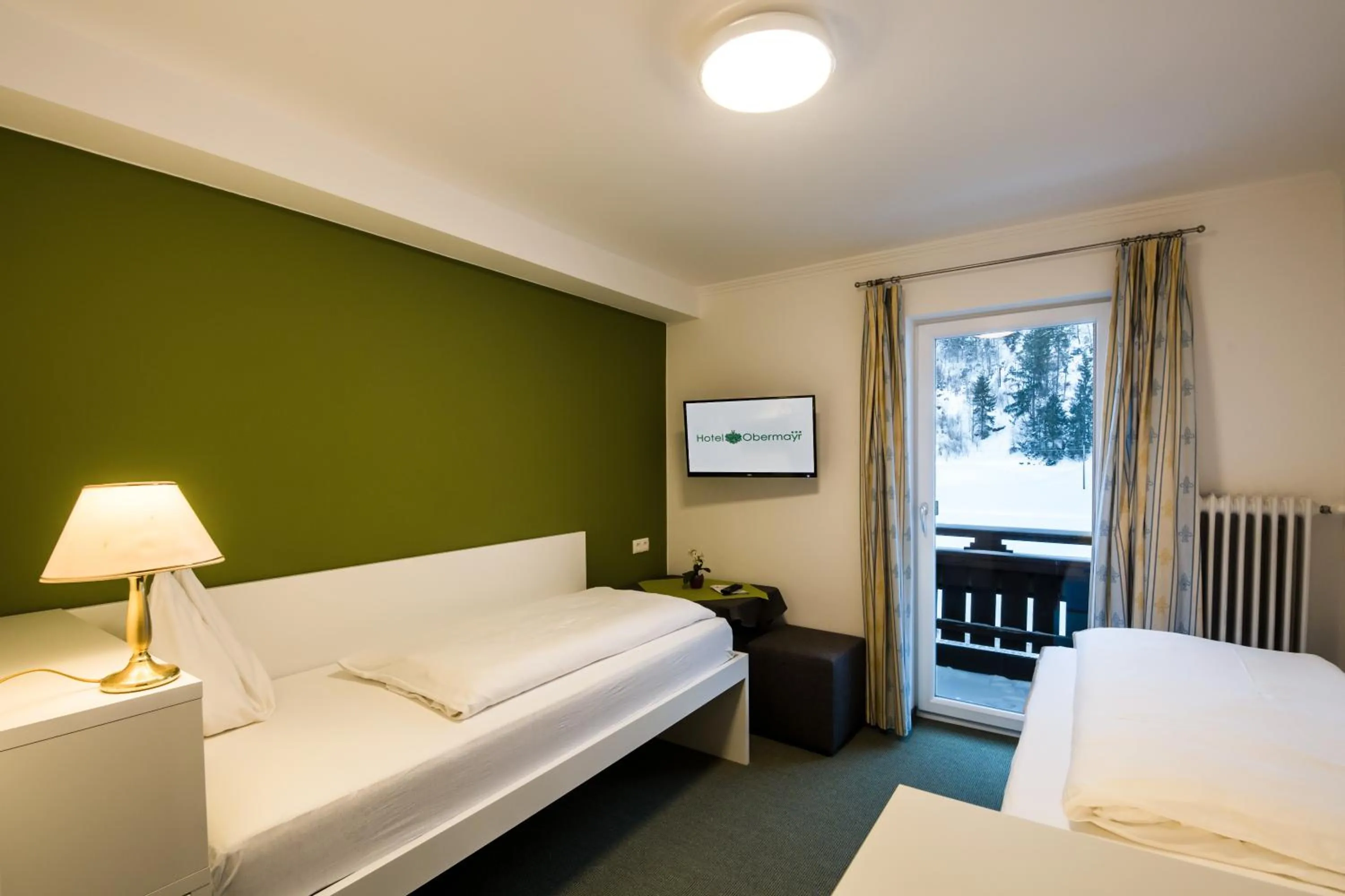 Winter, Bed in Hotel Obermayr