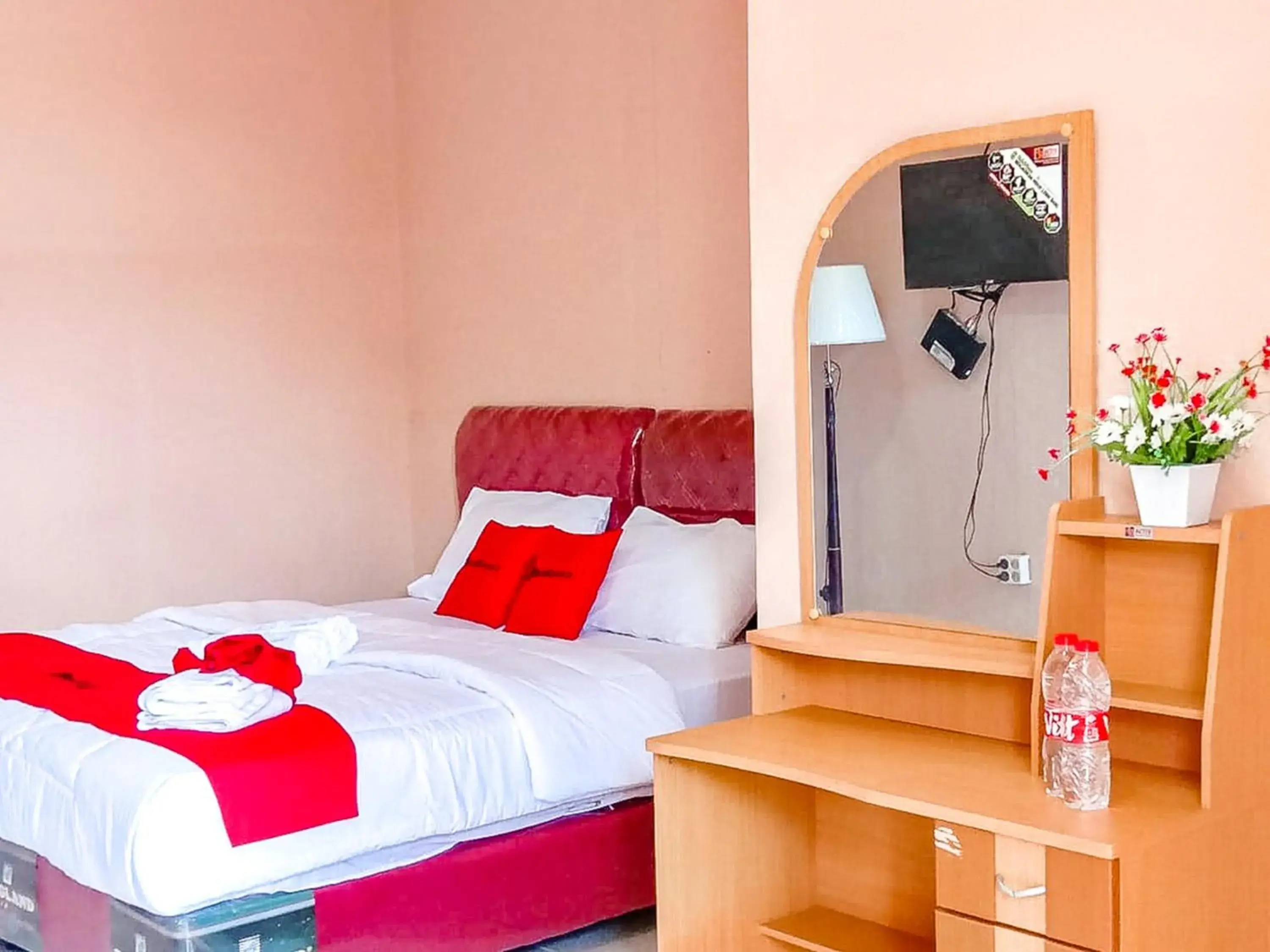 Bed in RedDoorz near Reremi Pemancar Manokwari Bed in RedDoorz near Reremi Pemancar Manokwari