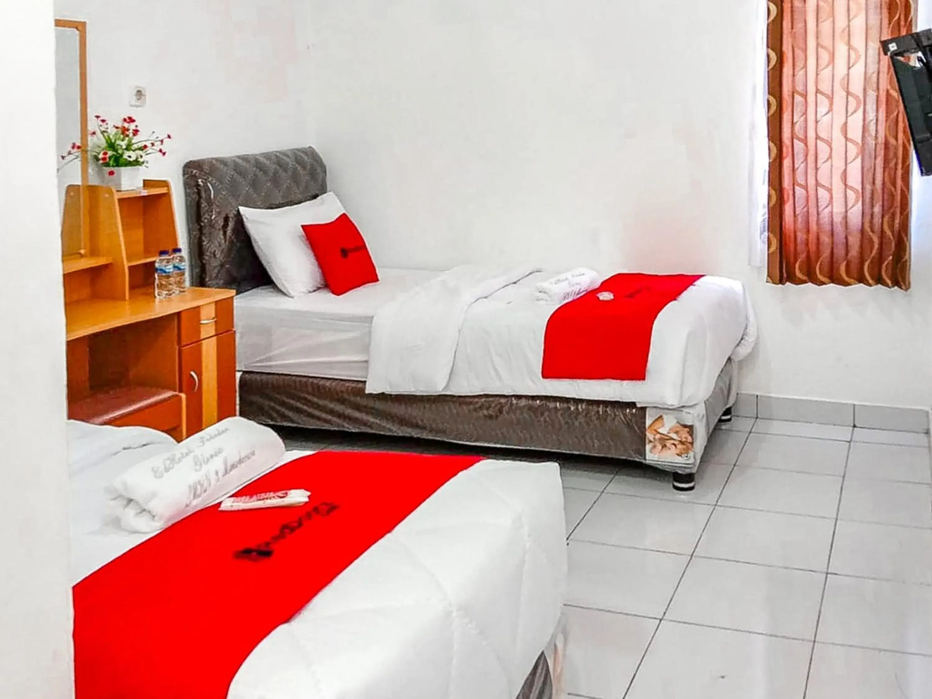 Bed in RedDoorz near Reremi Pemancar Manokwari Bed in RedDoorz near Reremi Pemancar Manokwari