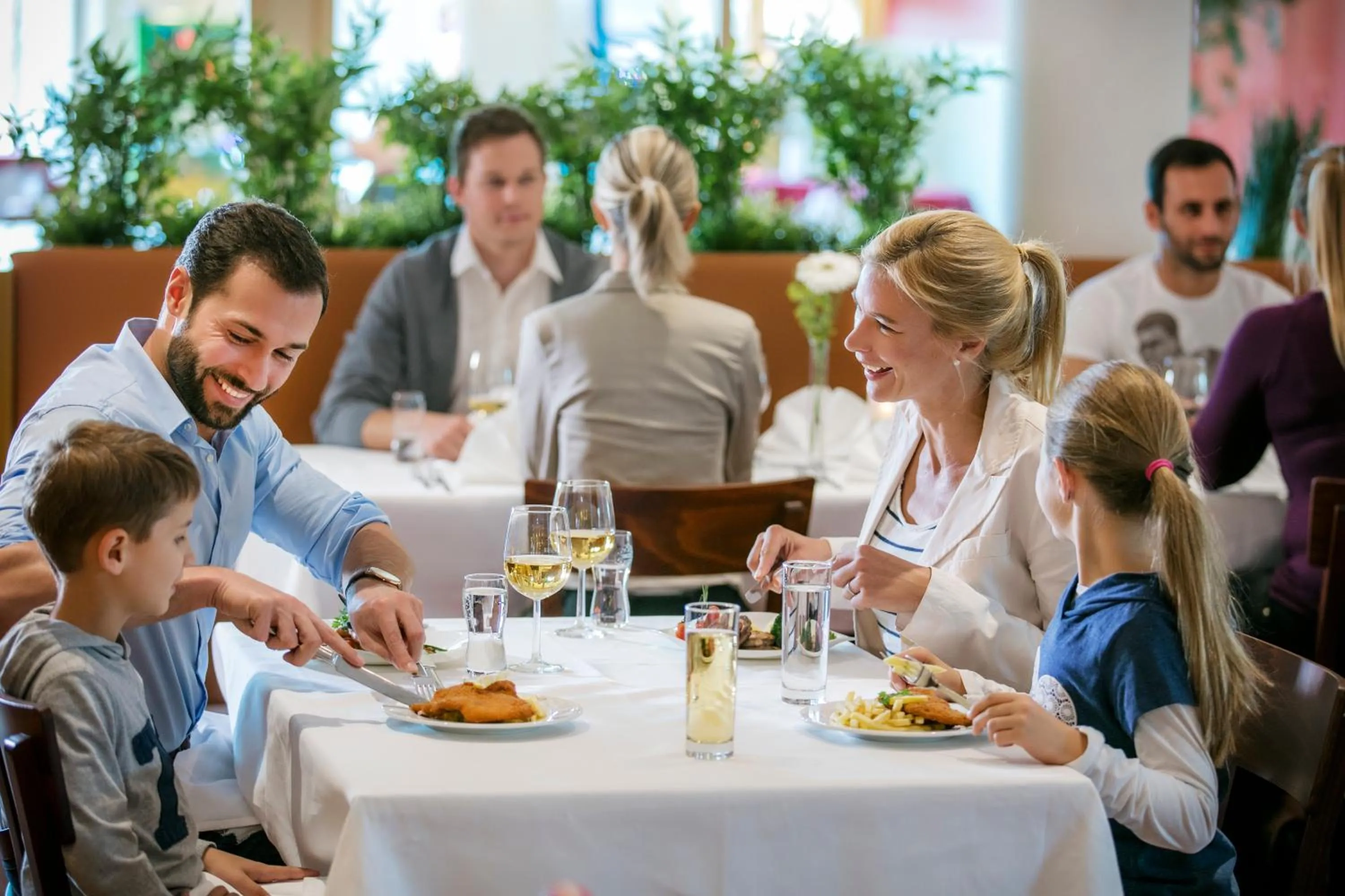 Food and drinks in H2O Hotel-Therme-Resort, 3 Sterne superior, für Familien mit Kindern