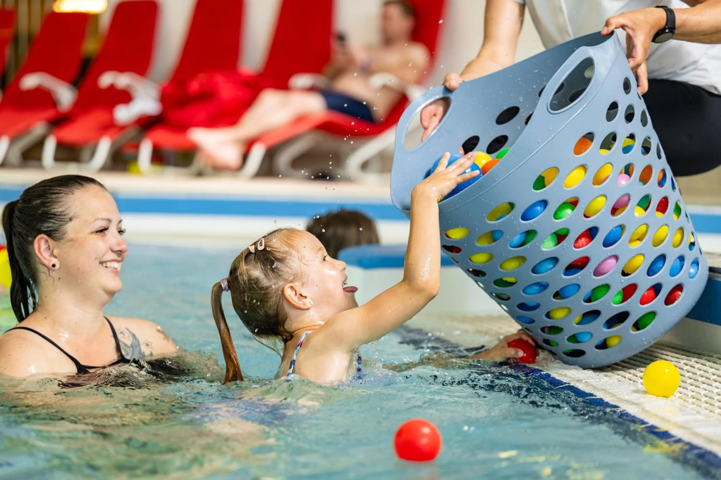 Swimming pool in H2O Hotel-Therme-Resort, 3 Sterne superior, für Familien mit Kindern