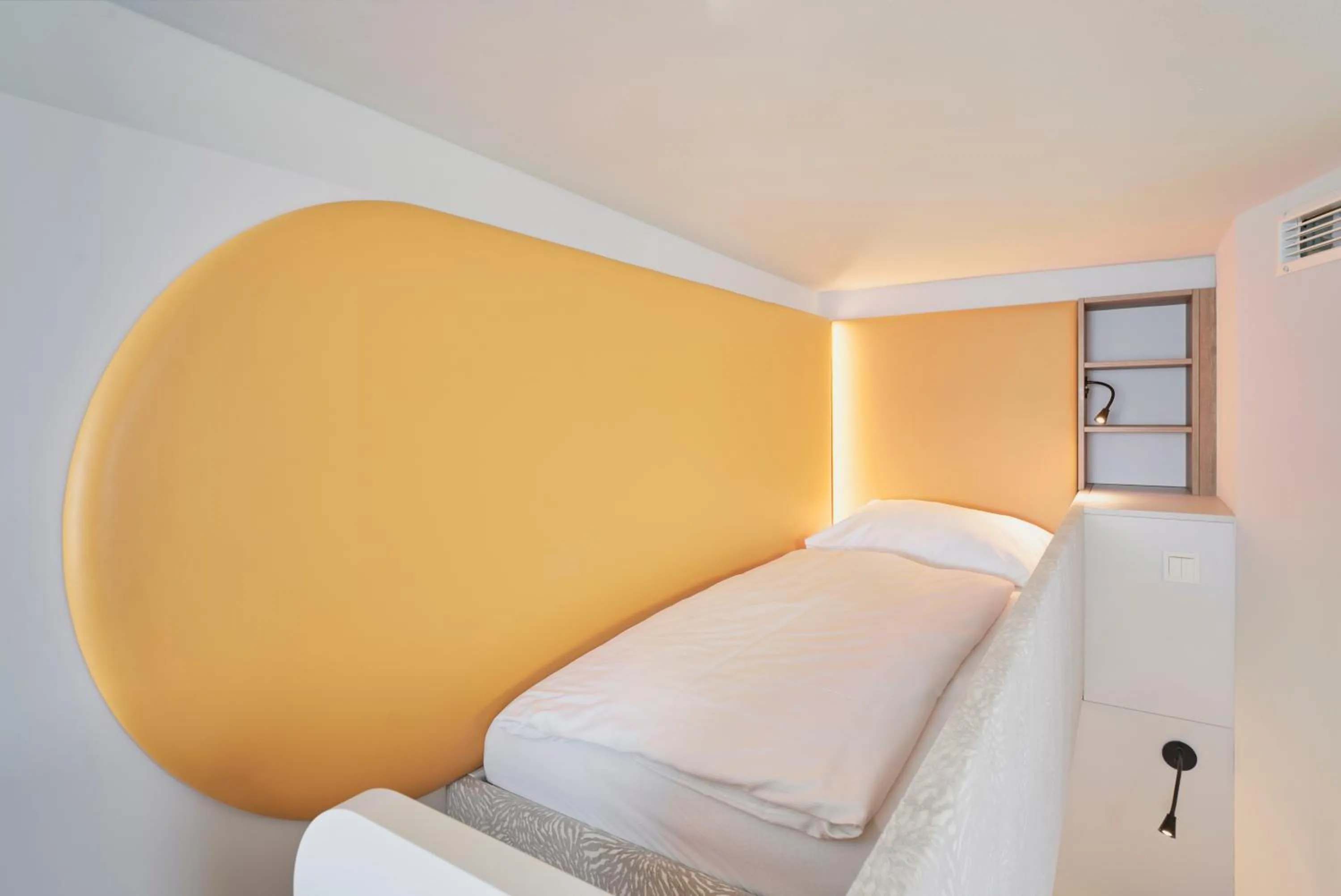 Bed in H2O Hotel-Therme-Resort, 3 Sterne superior, für Familien mit Kindern