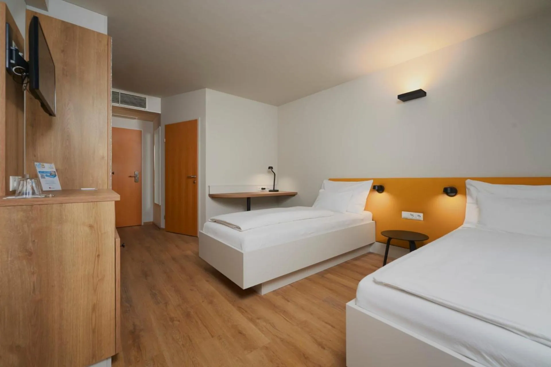 Photo of the whole room, Bed in H2O Hotel-Therme-Resort, 3 Sterne superior, für Familien mit Kindern