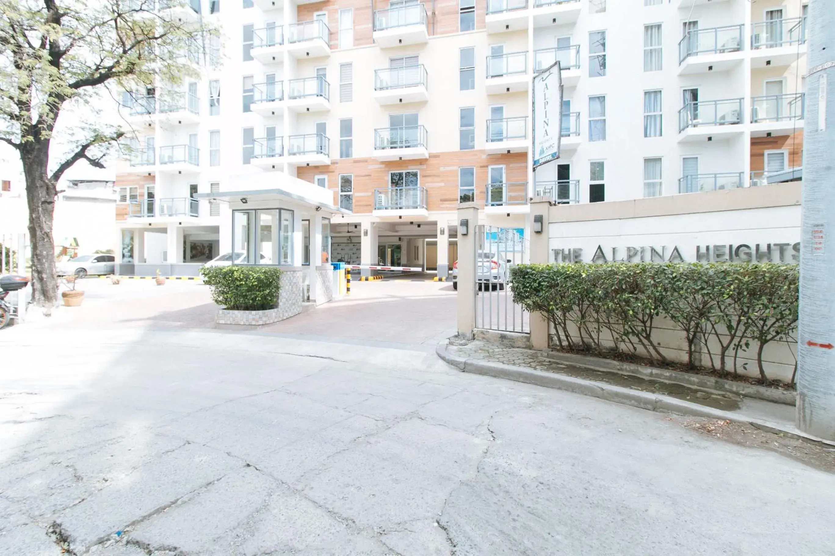 Property building in RedDoorz Plus at Alpina Heights Paranaque Property building in RedDoorz Plus at Alpina Heights Paranaque