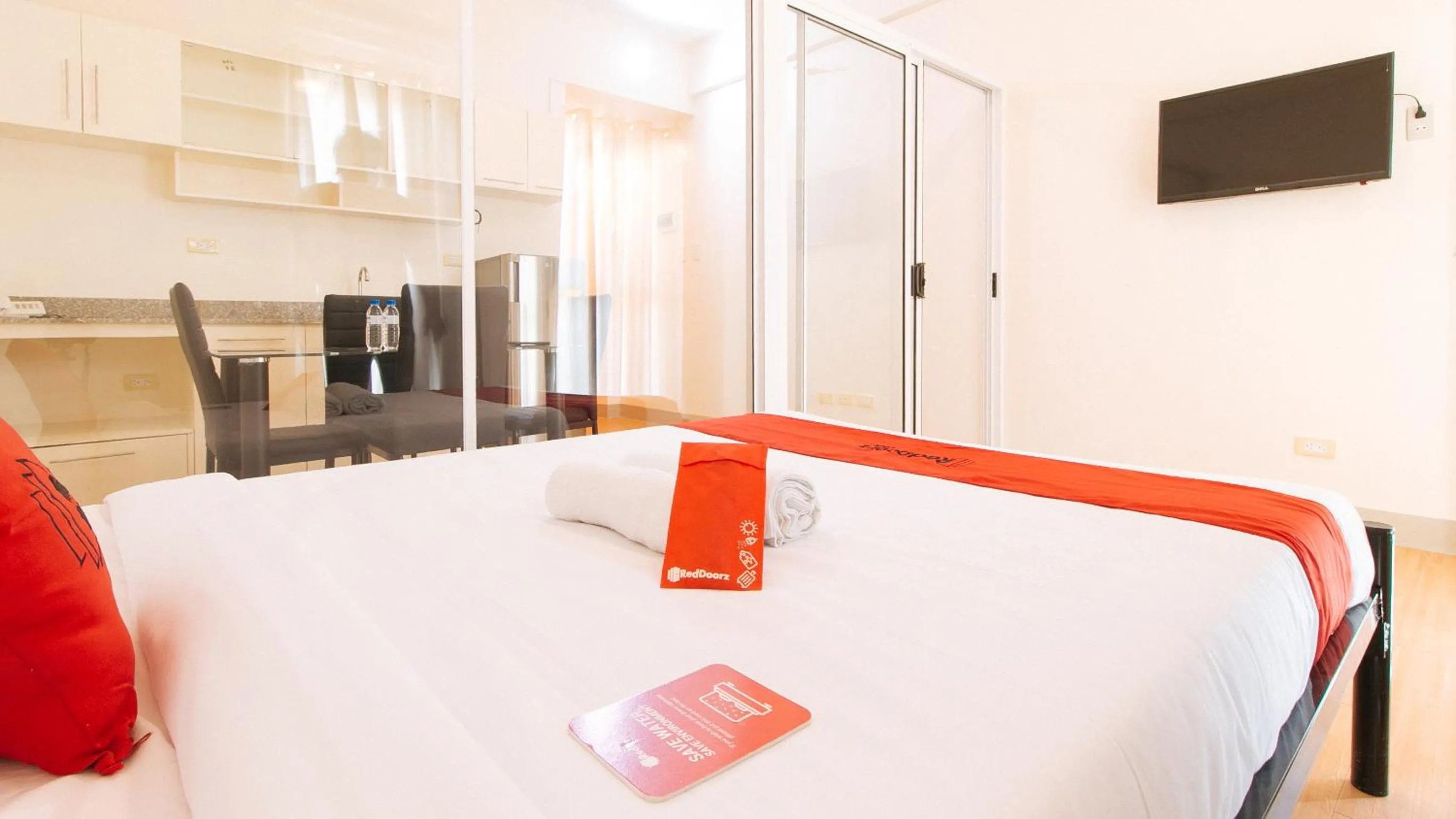 Bed in RedDoorz Plus at Alpina Heights Paranaque
