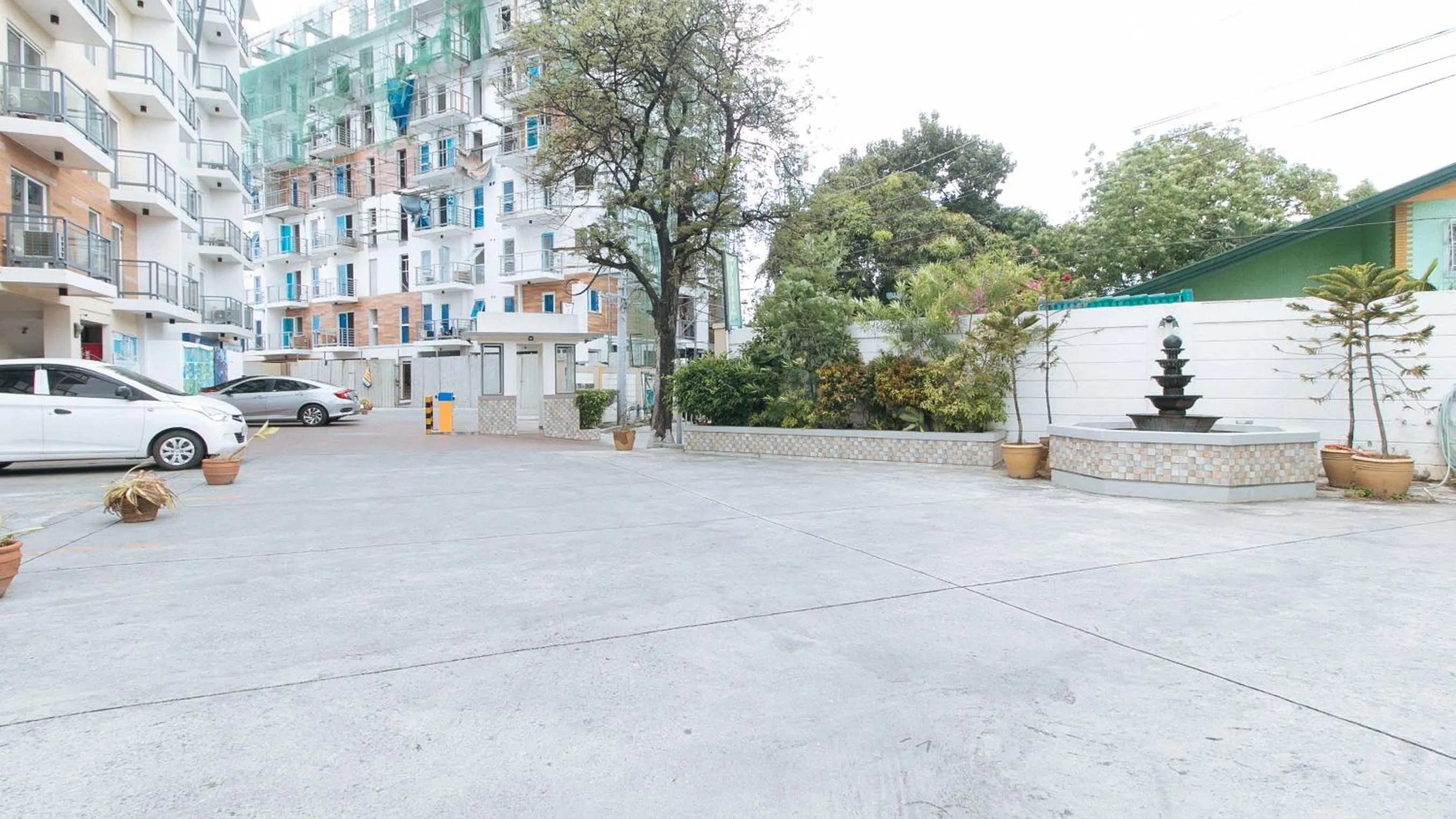 Property building in RedDoorz Plus at Alpina Heights Paranaque