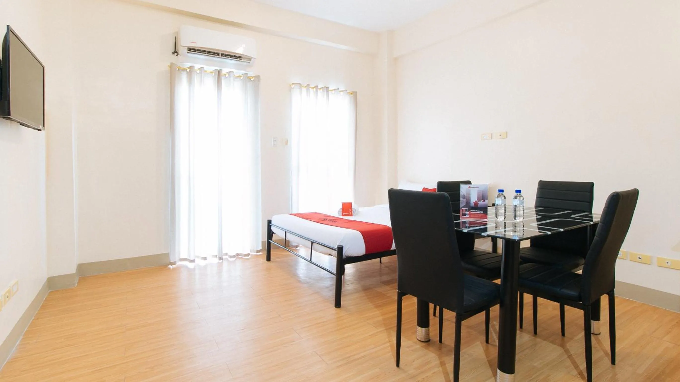 TV and multimedia in RedDoorz Plus at Alpina Heights Paranaque