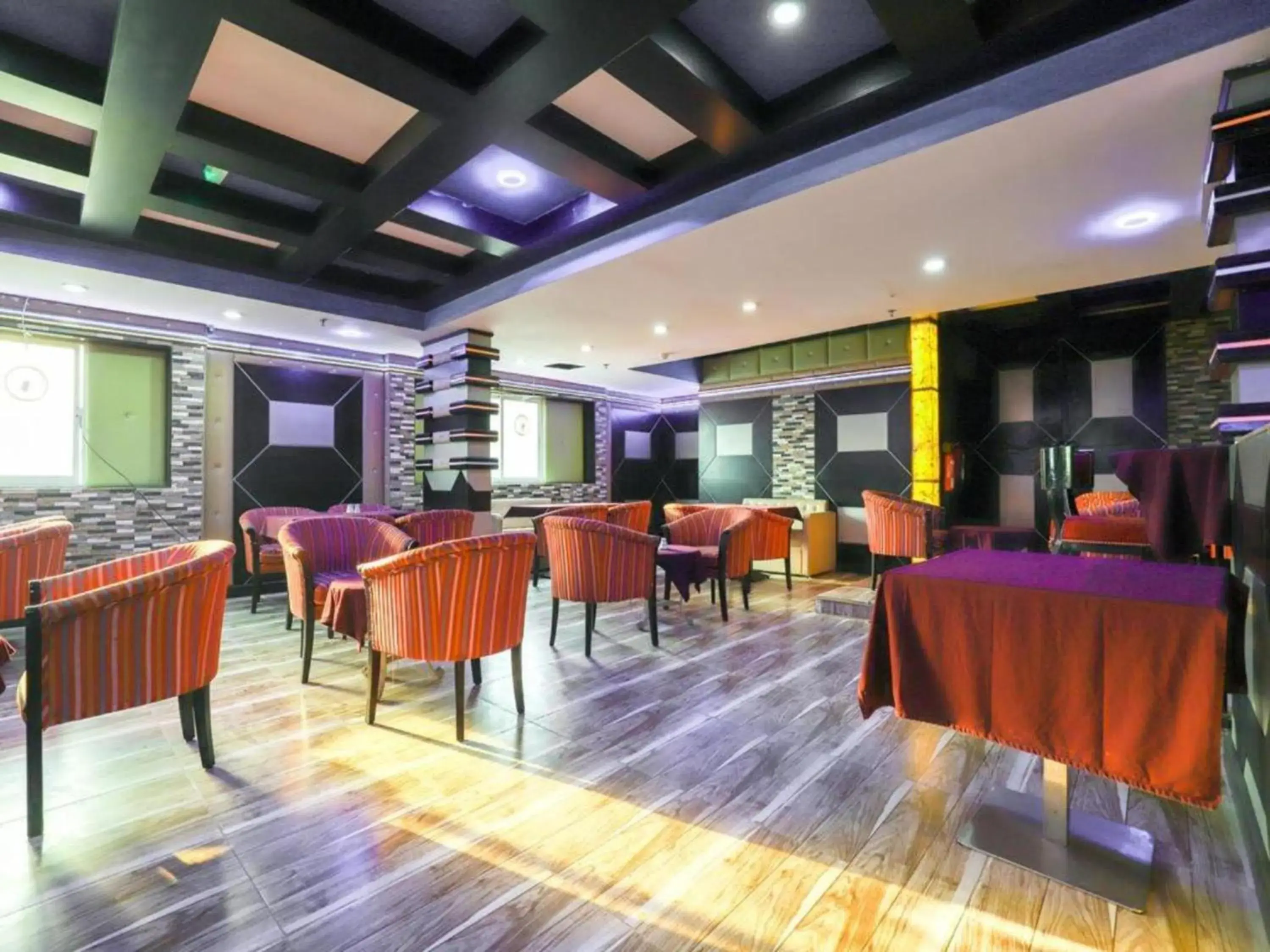 Restaurant/places to eat in SHH Hotel Restaurant/places to eat in SHH Hotel