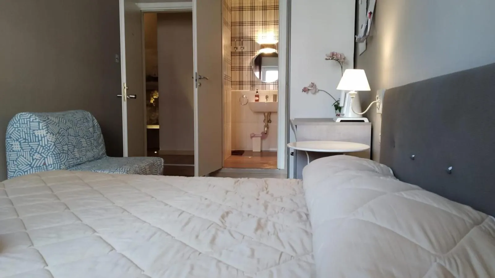 Bed in CconfortHotels R&B Cavour