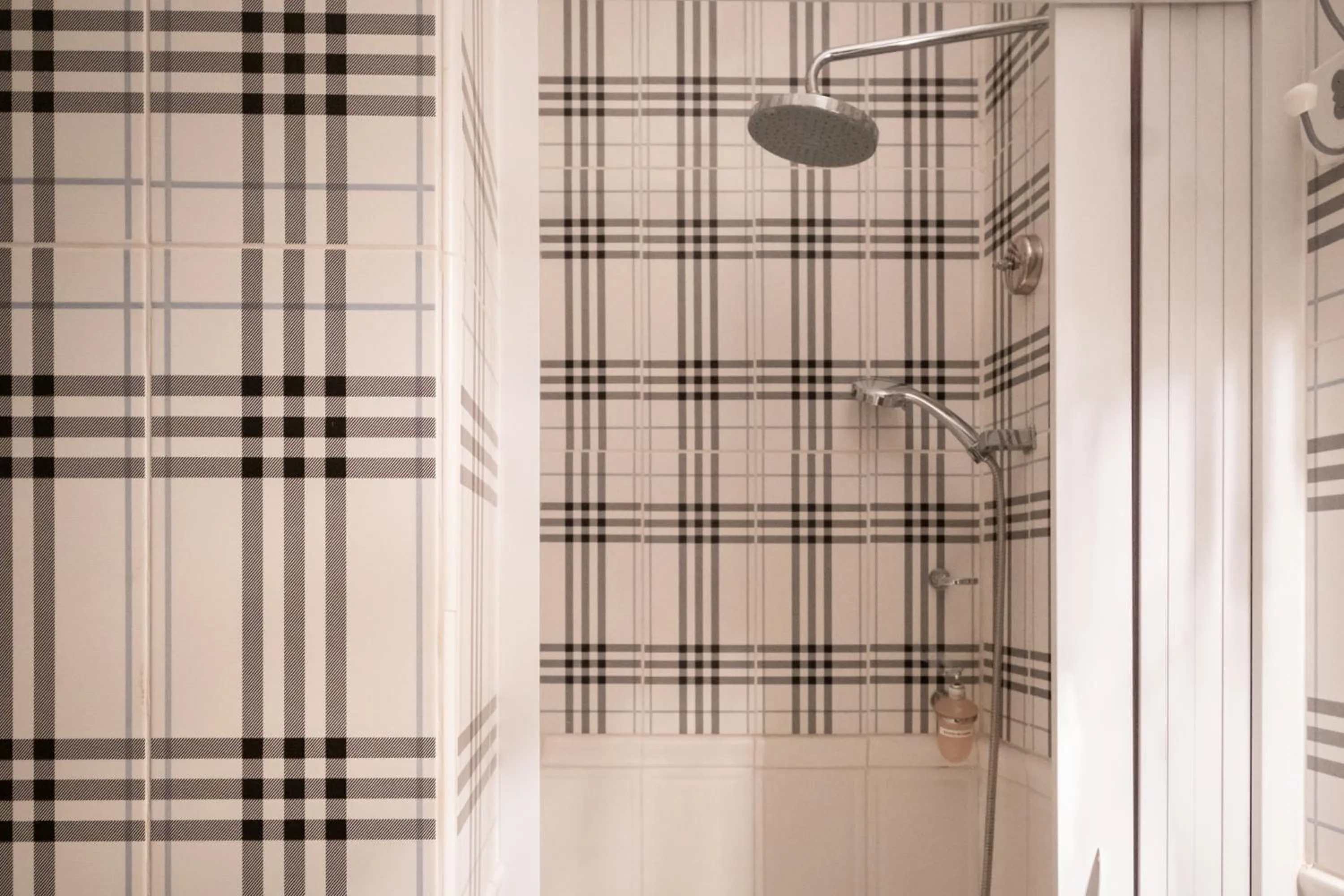 Bathroom in CconfortHotels R&B Cavour