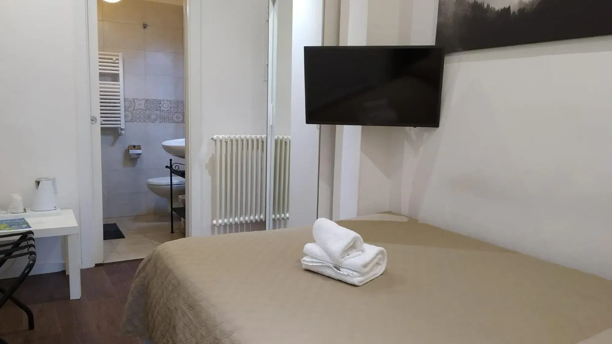 Bed in CconfortHotels Appartamento Cavour Bed in CconfortHotels Appartamento Cavour