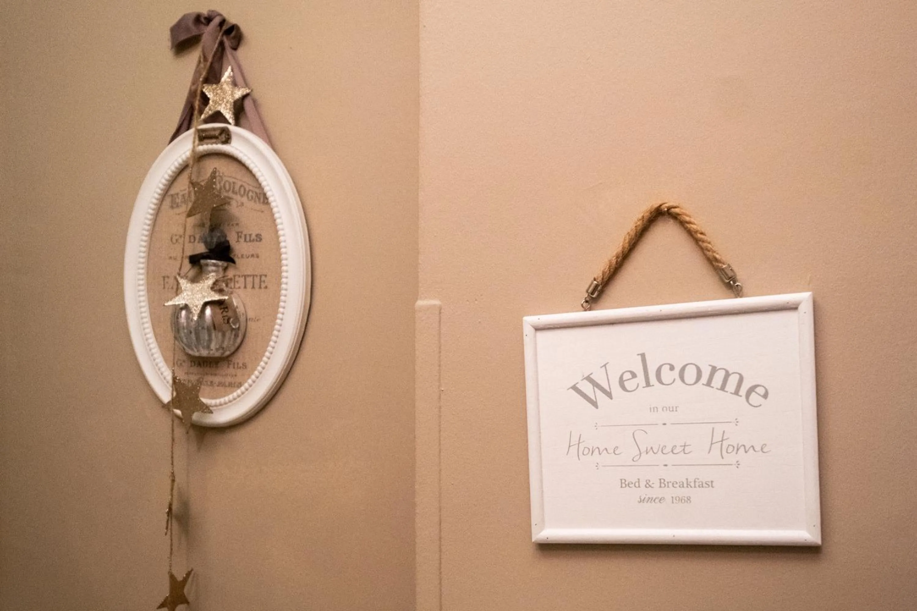 Logo/Certificate/Sign in CconfortHotels R&B Cavour