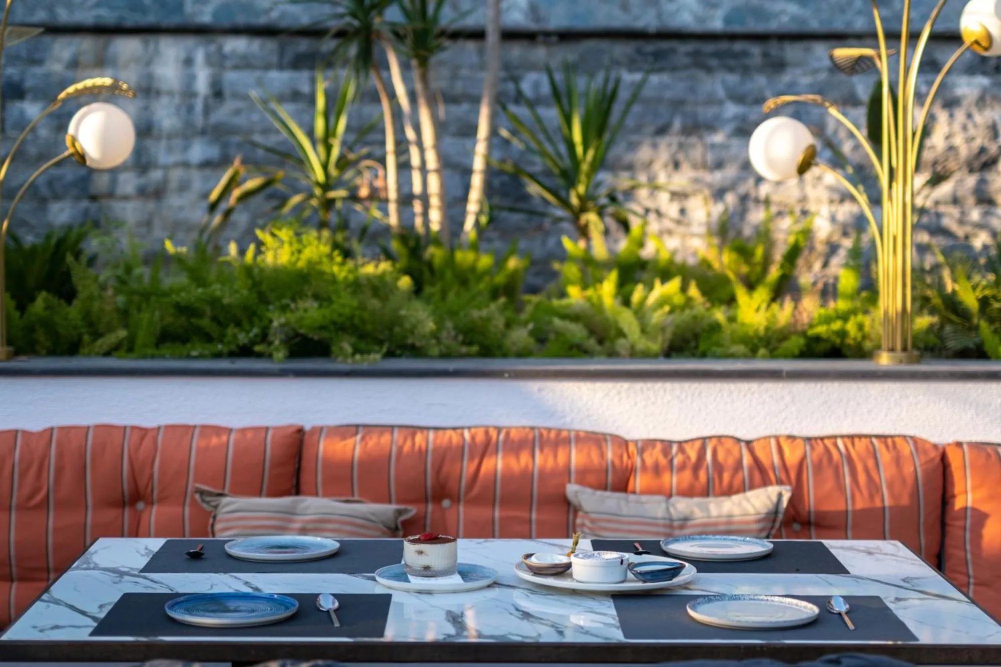 Restaurant/places to eat in Unique Life Style Hotel