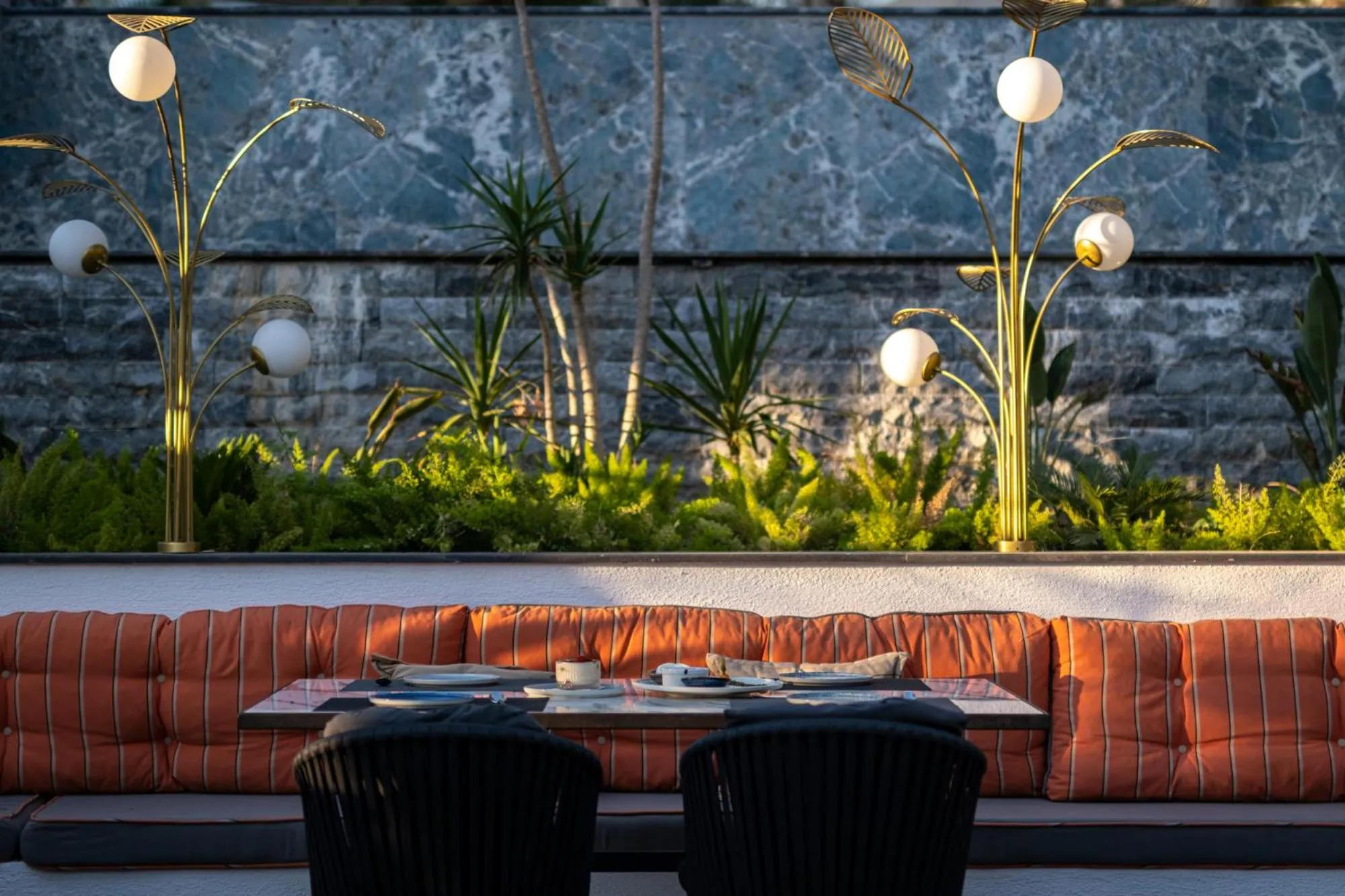 Restaurant/places to eat in Unique Life Style Hotel