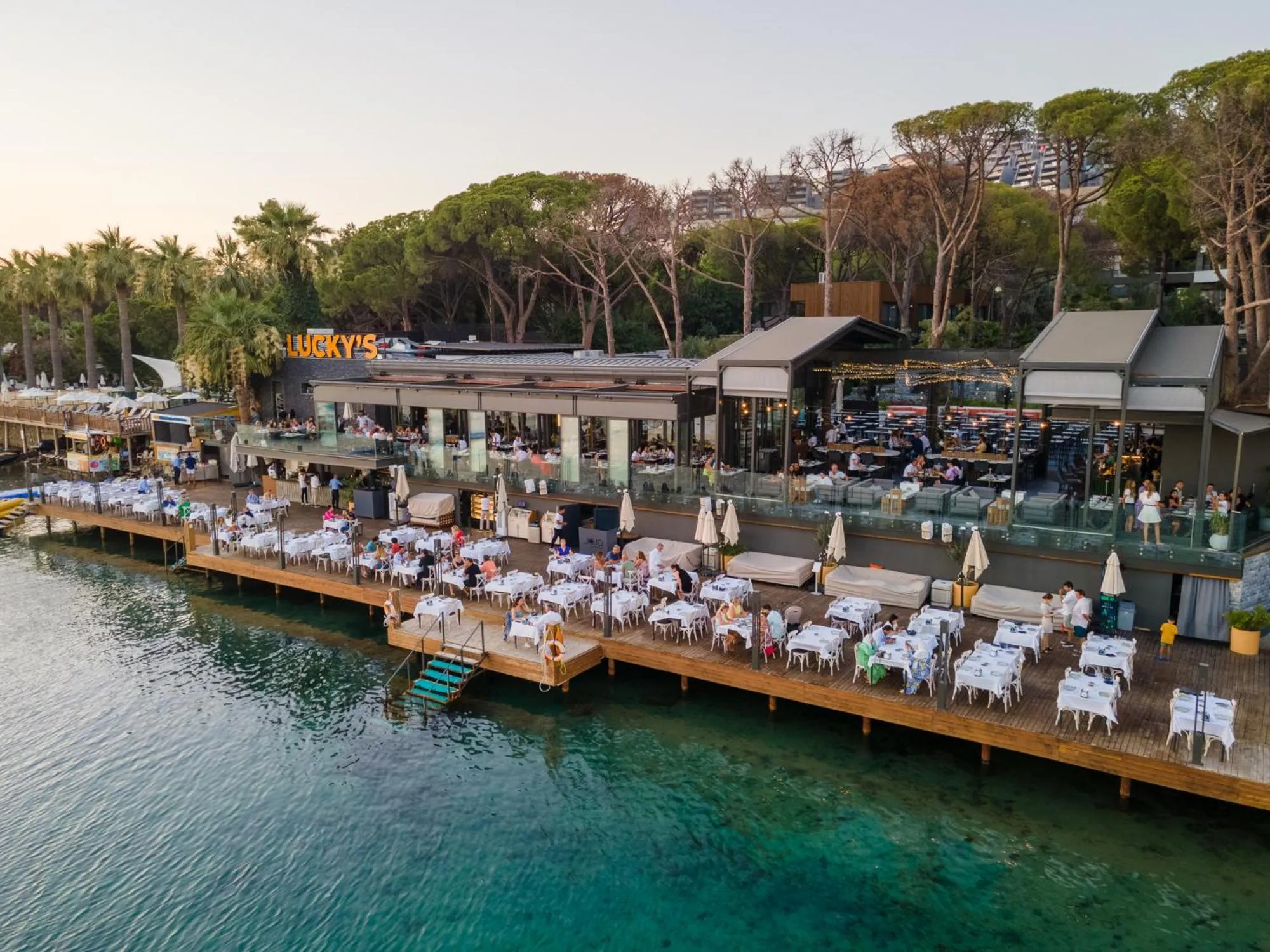 Restaurant/places to eat in Unique Life Style Hotel