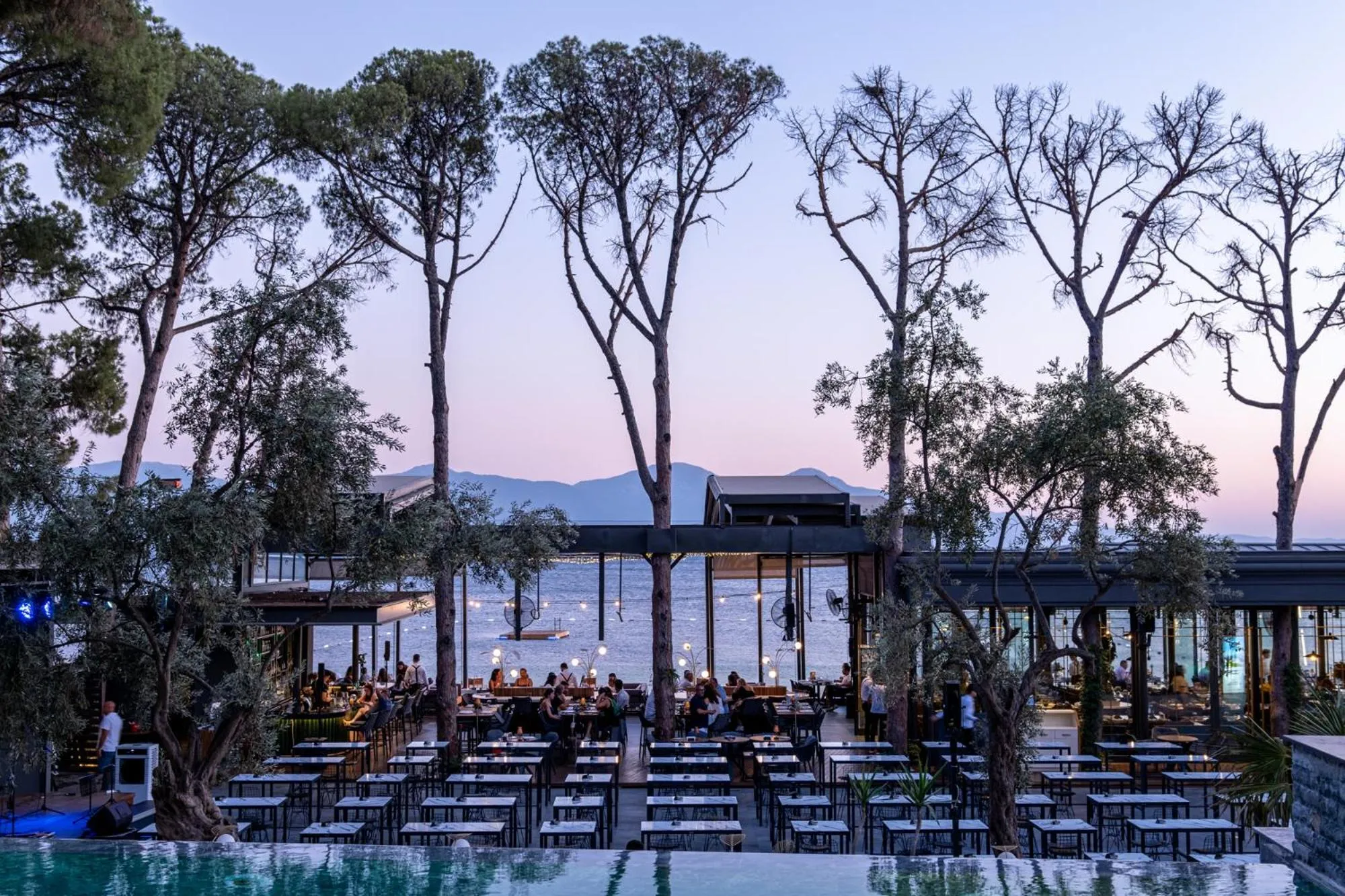 Restaurant/places to eat in Unique Life Style Hotel