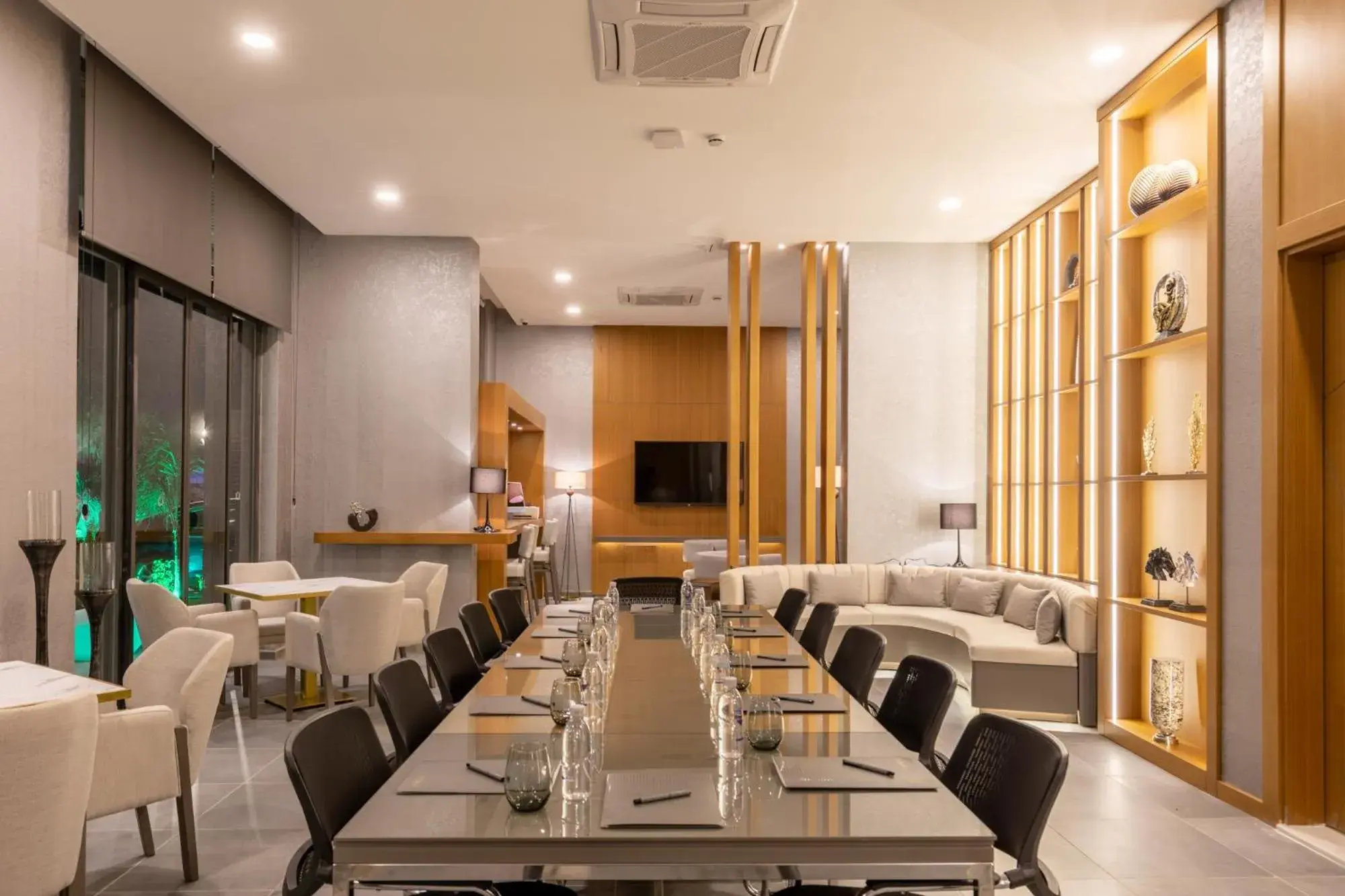 Restaurant/places to eat in Unique Life Style Hotel Restaurant/places to eat in Unique Life Style Hotel