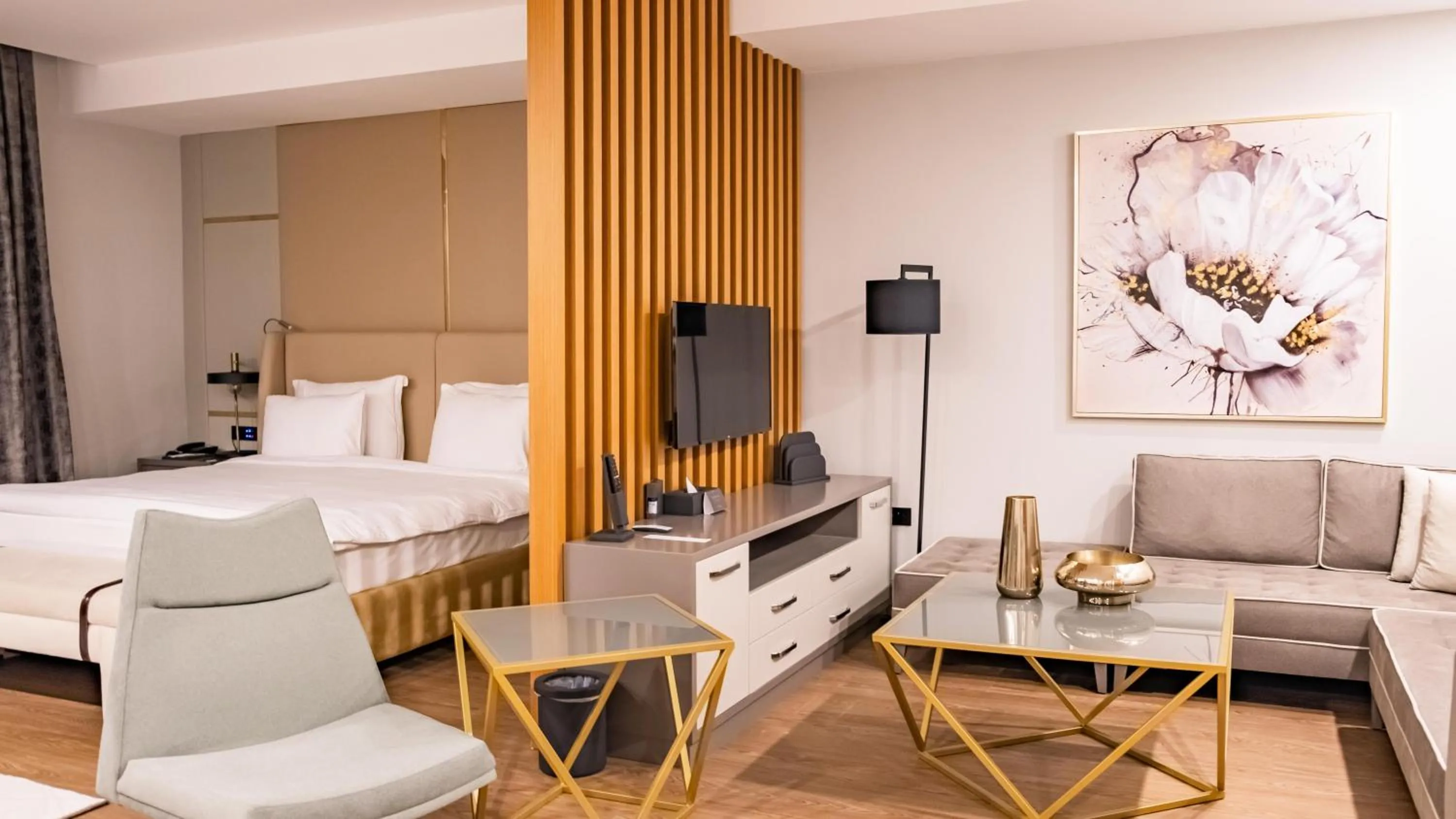 Photo of the whole room, Bed in Unique Life Style Hotel