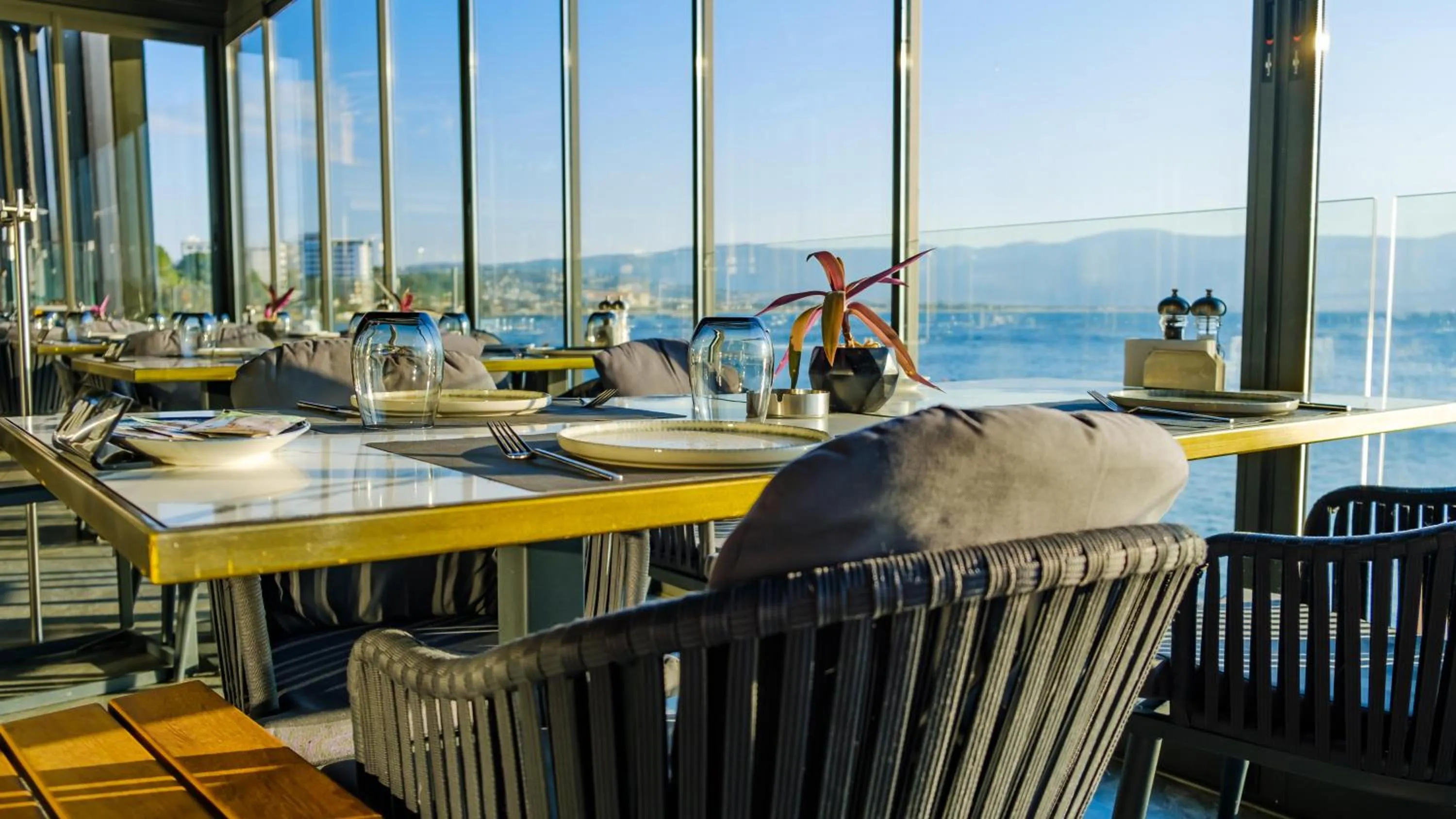 Restaurant/places to eat in Unique Life Style Hotel