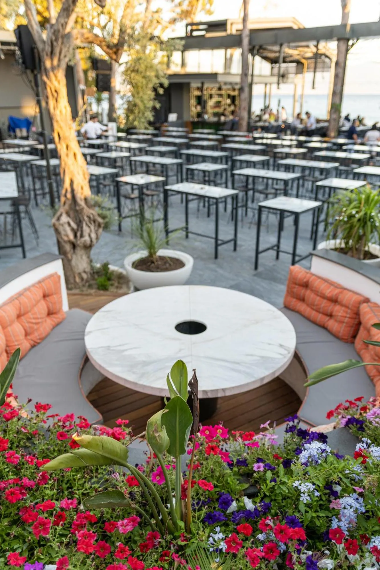 Restaurant/places to eat in Unique Life Style Hotel