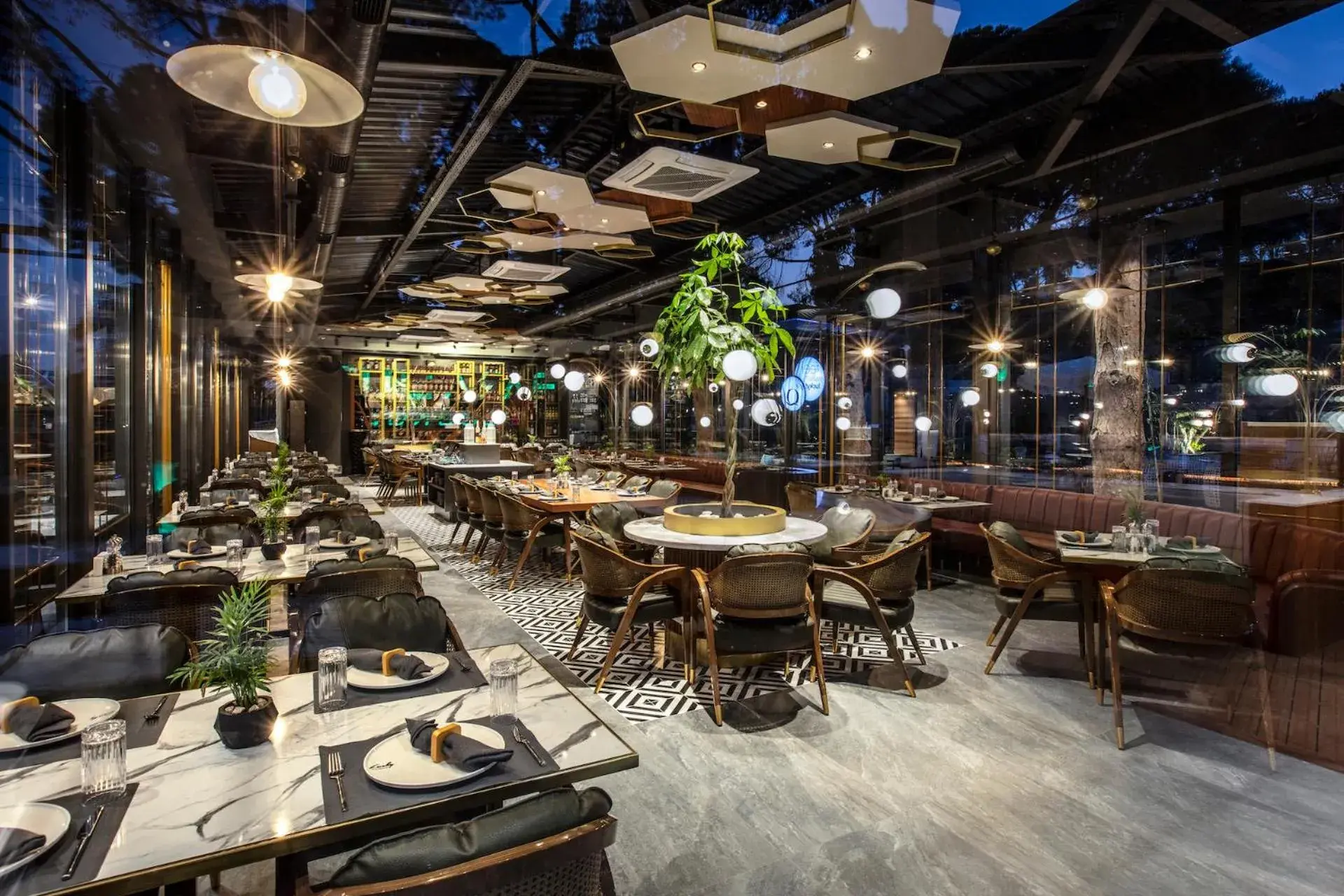 Restaurant/places to eat in Unique Life Style Hotel Restaurant/places to eat in Unique Life Style Hotel