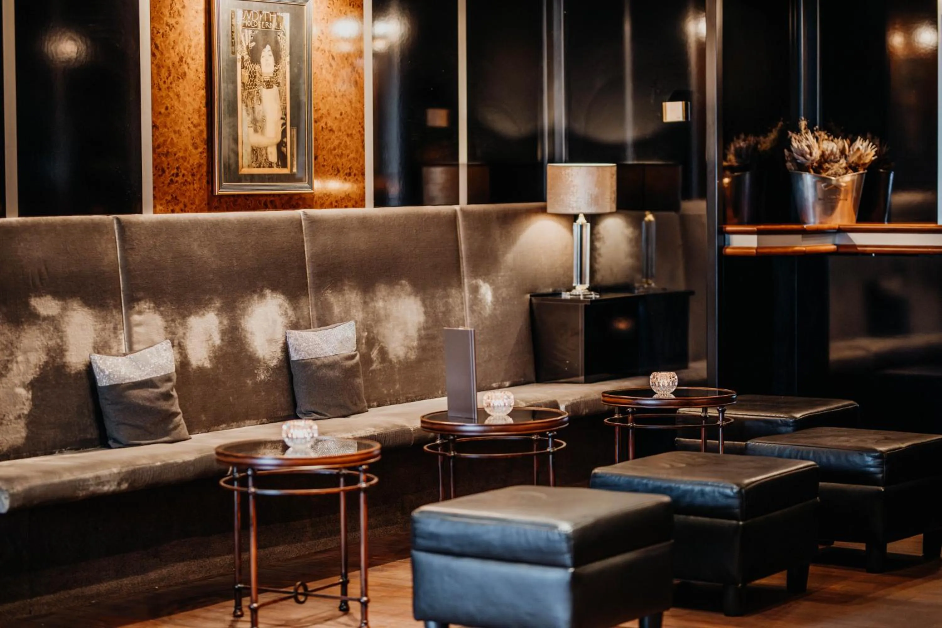 Lounge or bar in Post Seefeld - Wellnesshotel Tirol