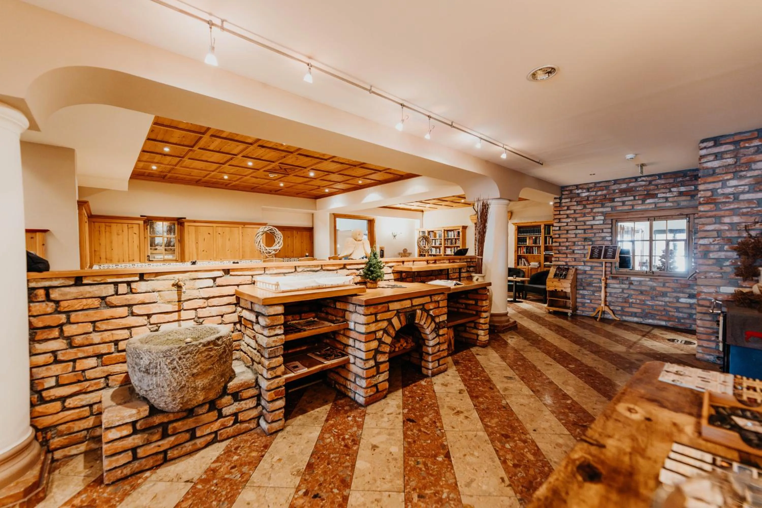 Lobby or reception in Post Seefeld - Wellnesshotel Tirol