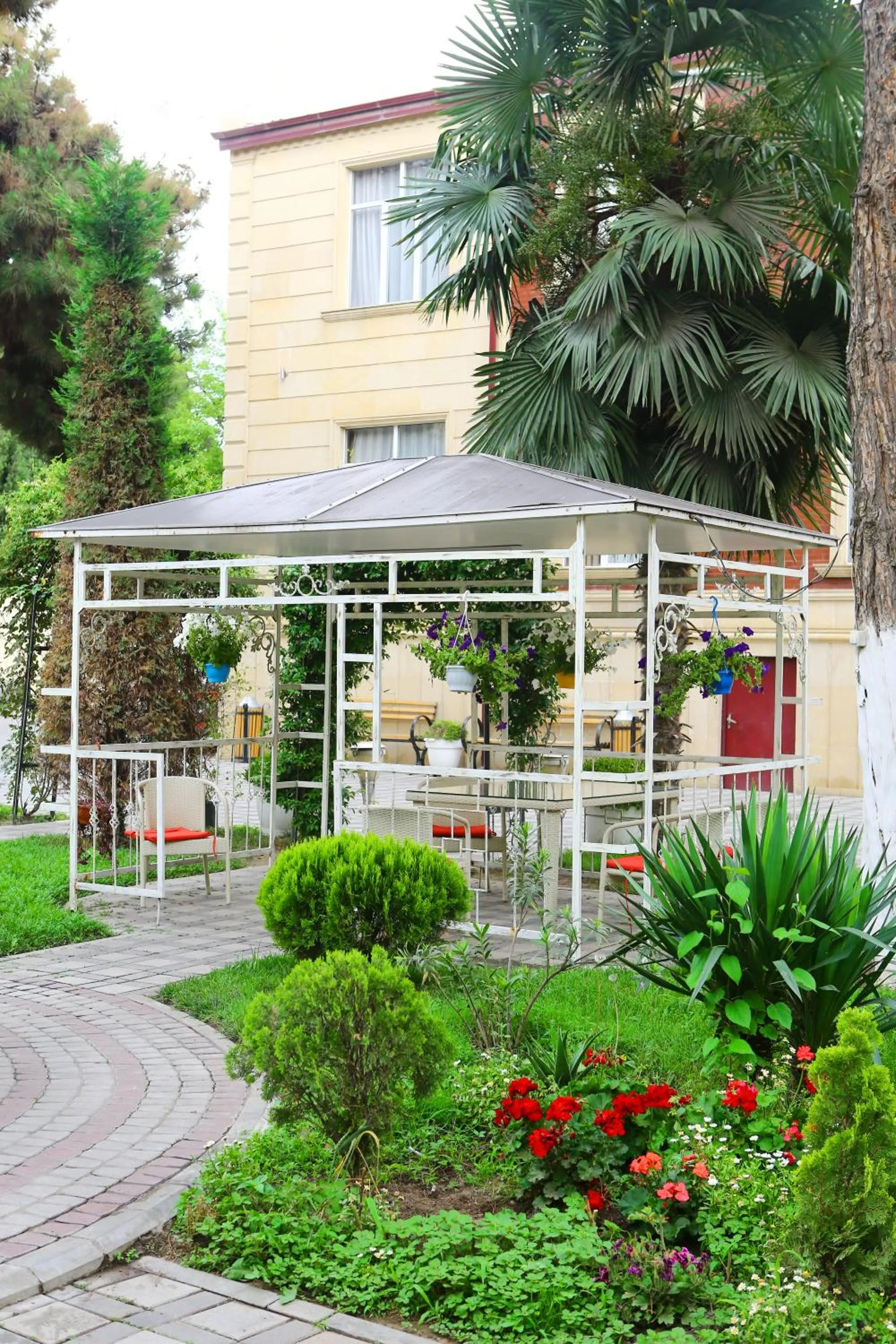 Garden in Deluxe Hotel Ganja