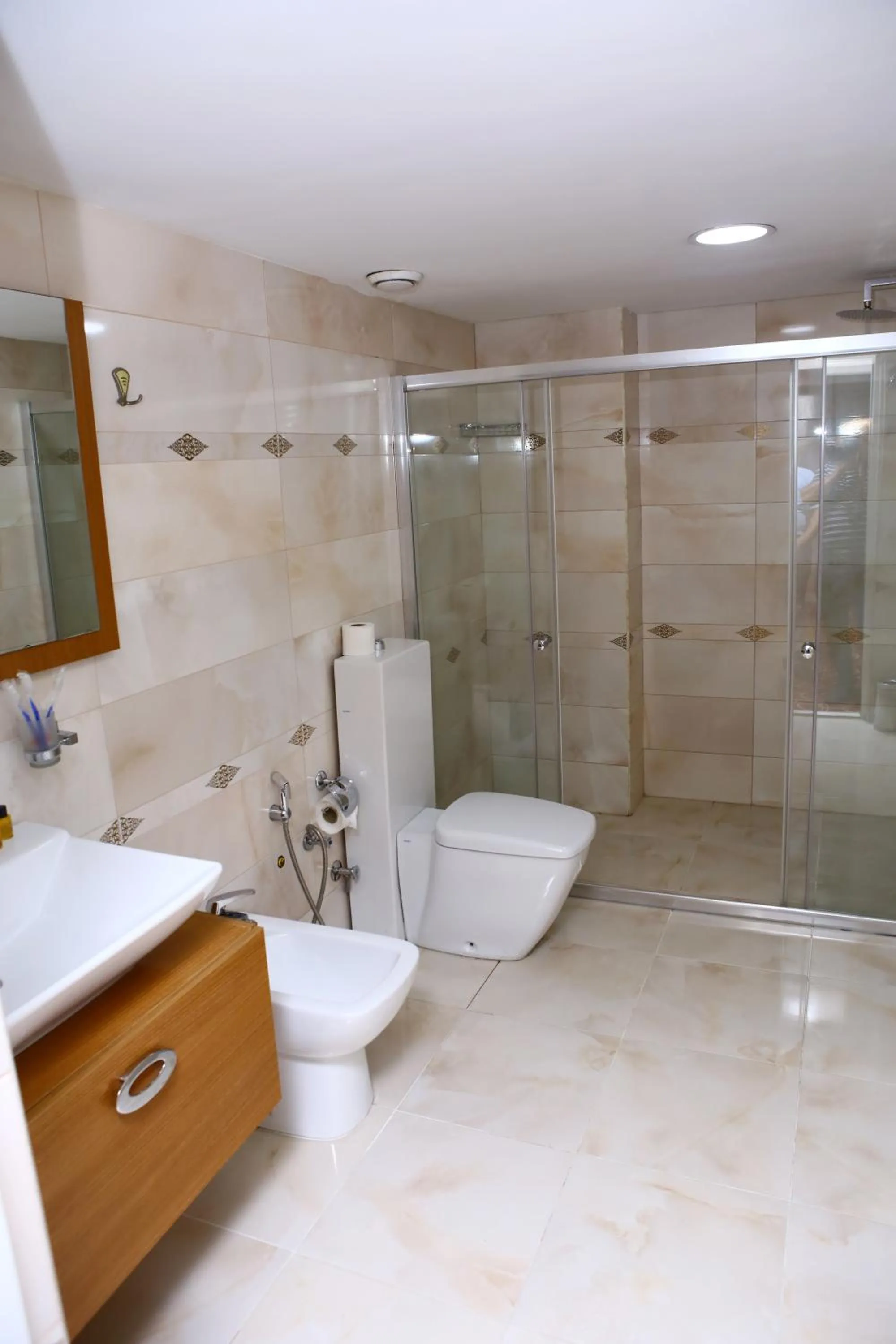 Shower in Deluxe Hotel Ganja