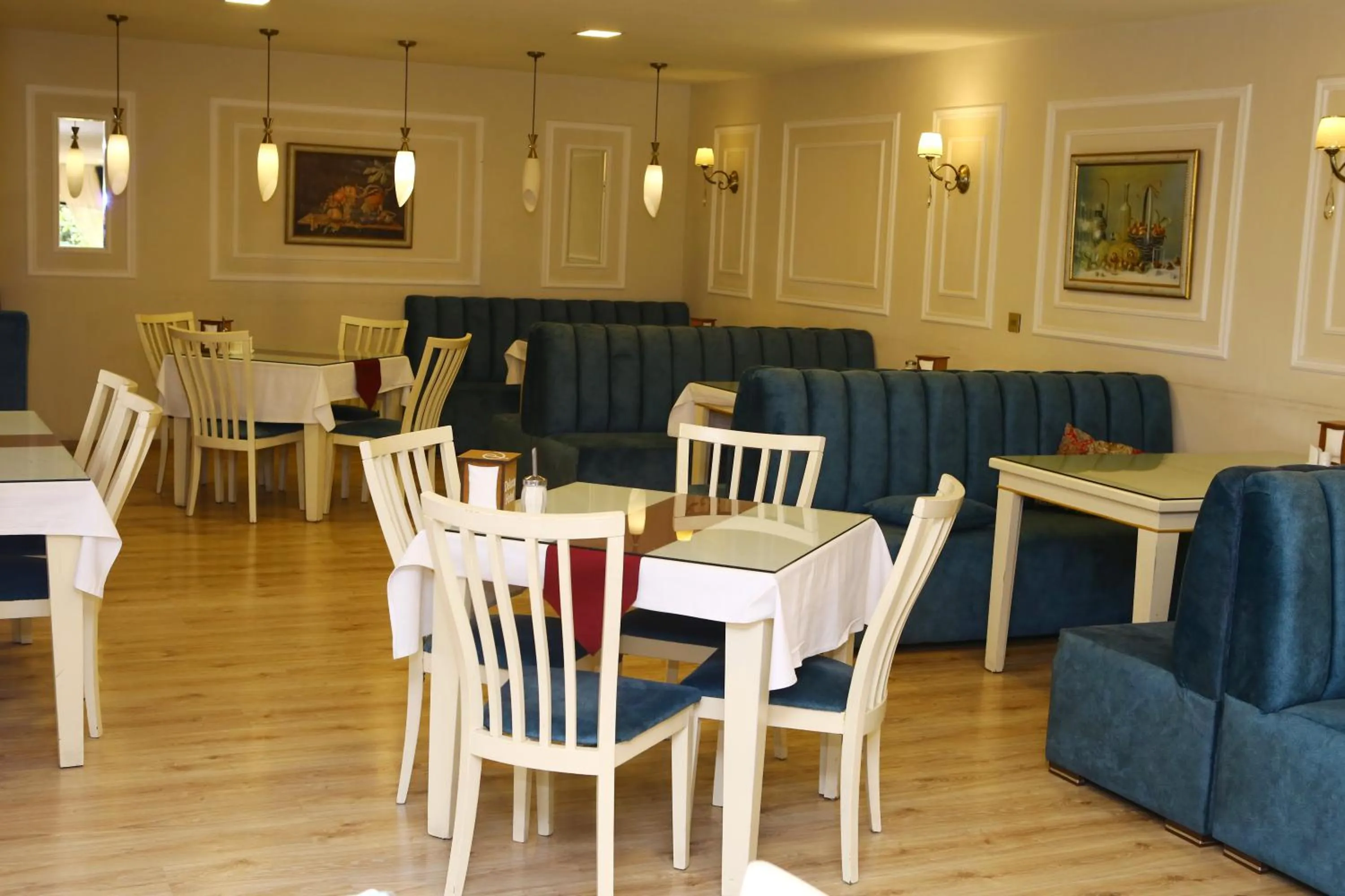 Restaurant/places to eat in Deluxe Hotel Ganja