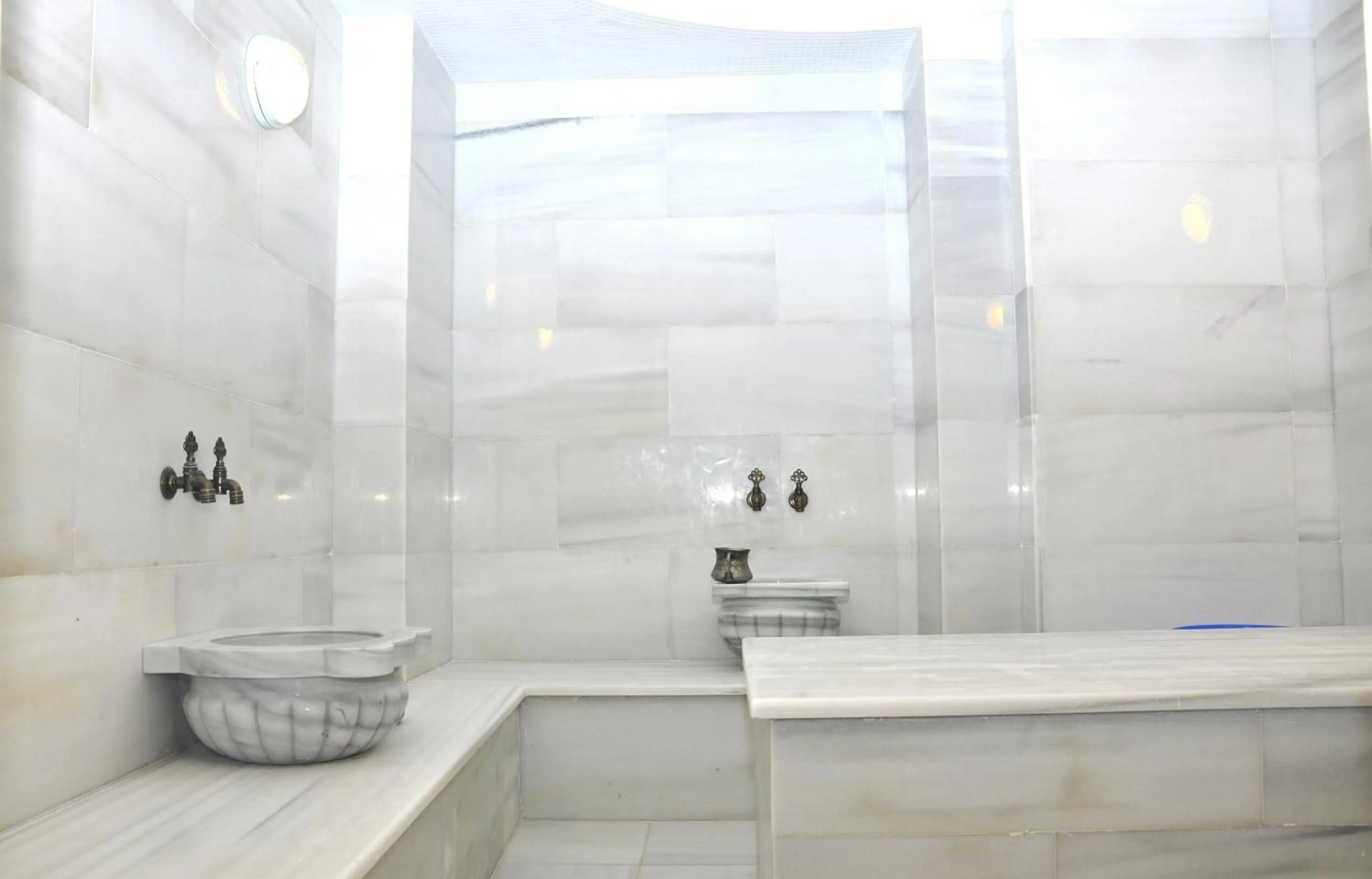 Steam room in Deluxe Hotel Ganja