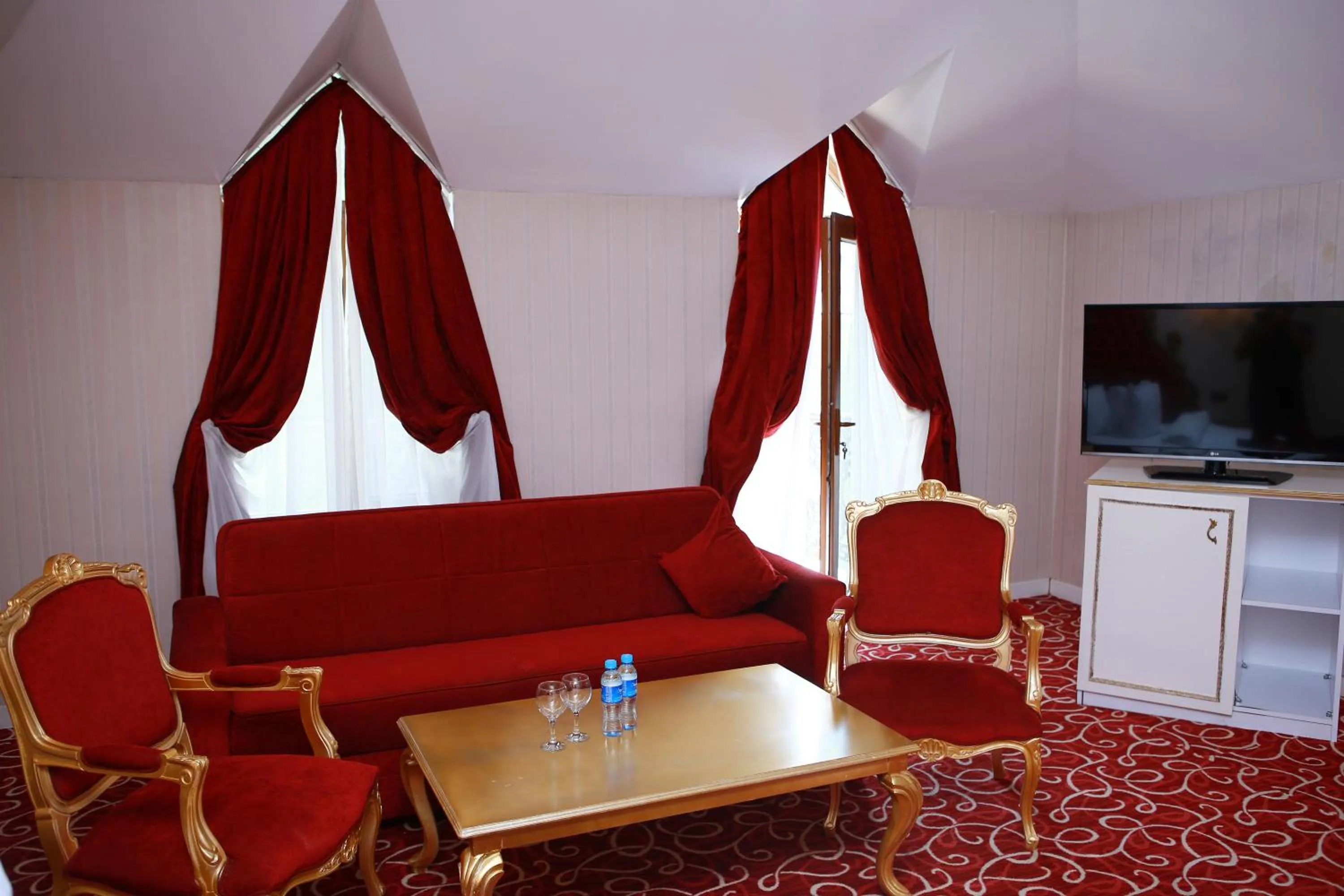 TV and multimedia in Deluxe Hotel Ganja