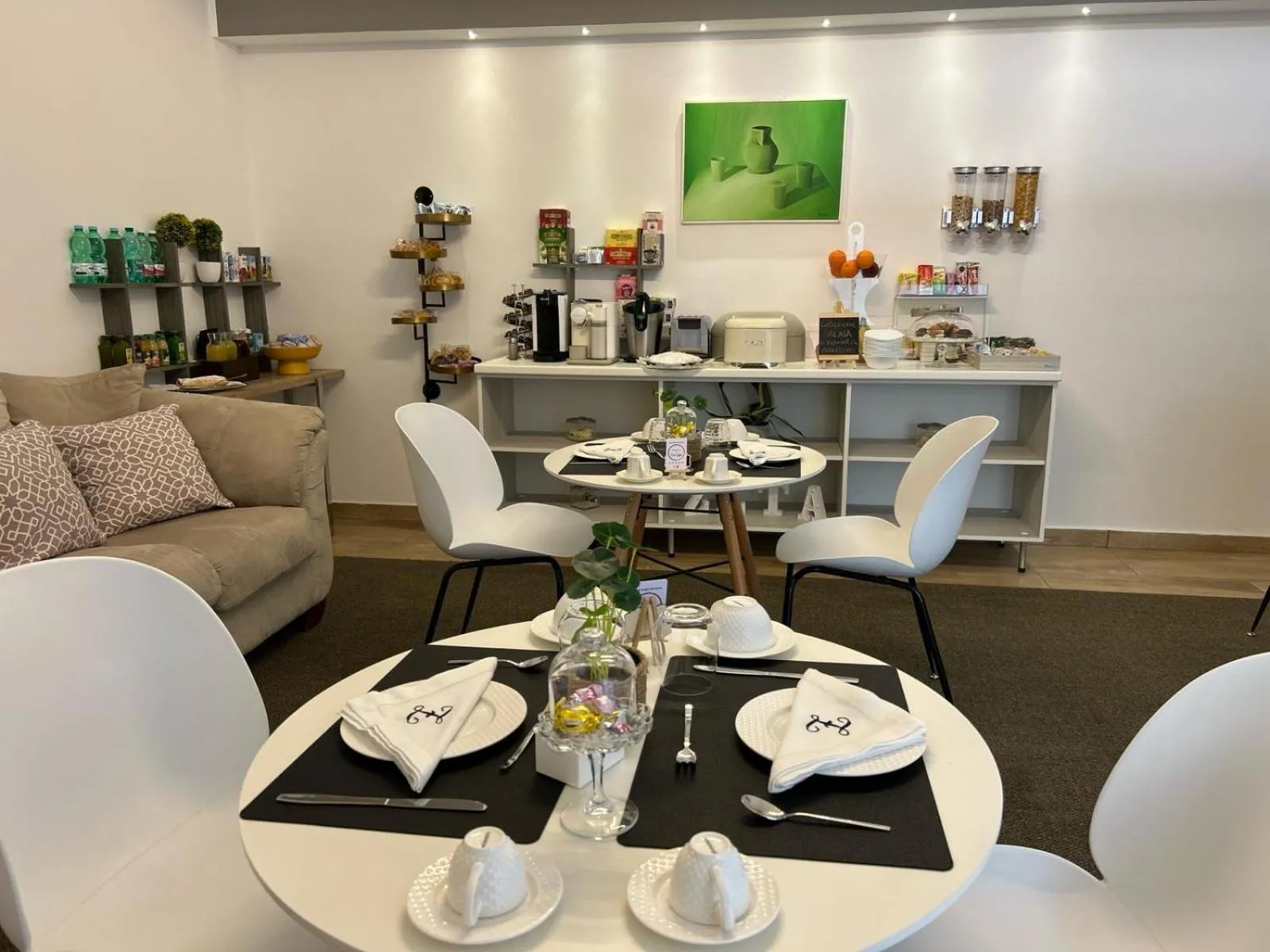 Drinks in Zeta Rooms