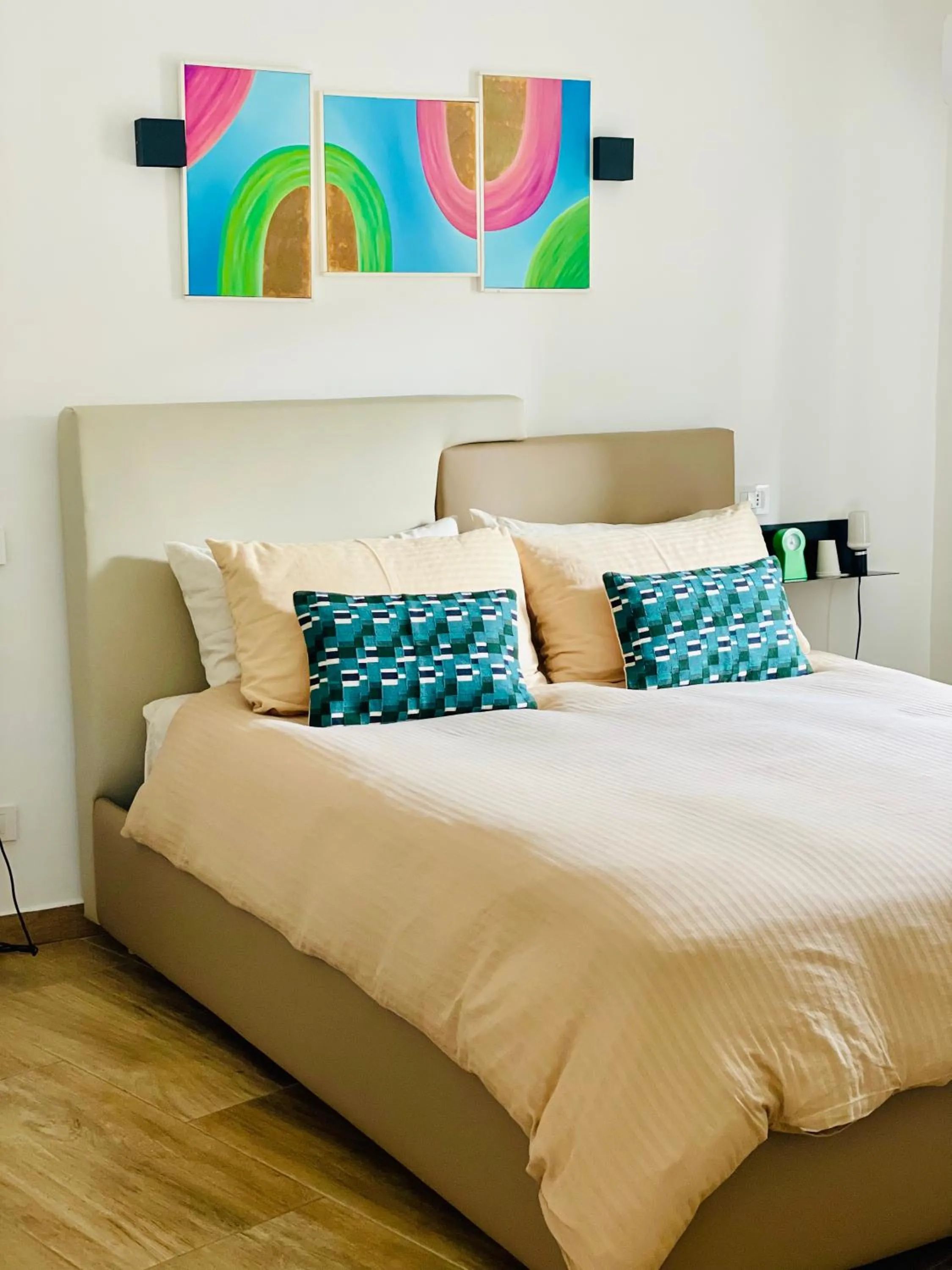 Bedroom, Bed in Zeta Rooms