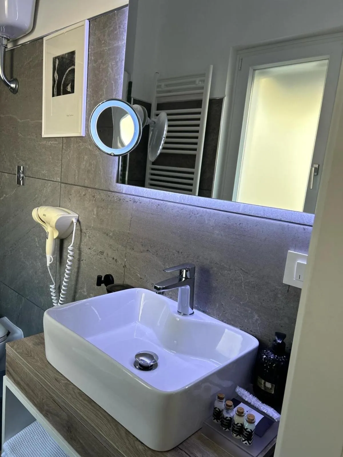 Bathroom in Zeta Rooms