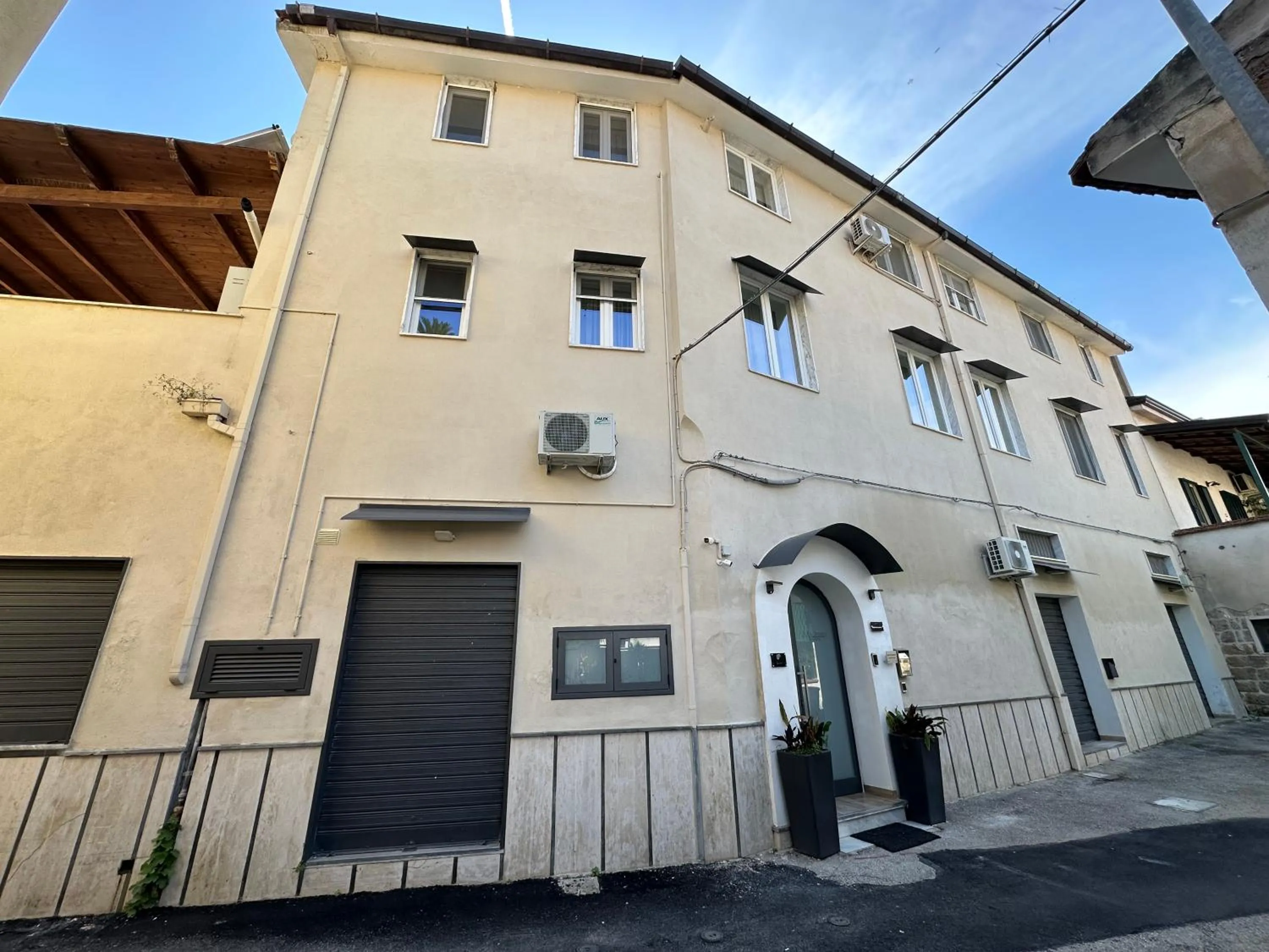 Property building in Zeta Rooms