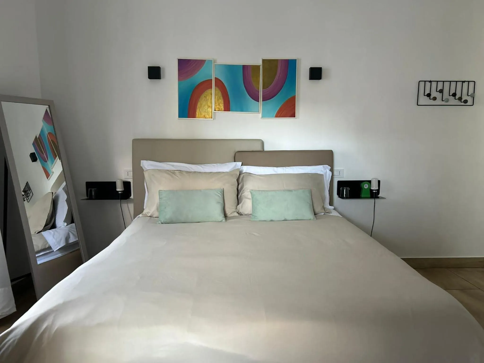 Bedroom, Bed in Zeta Rooms