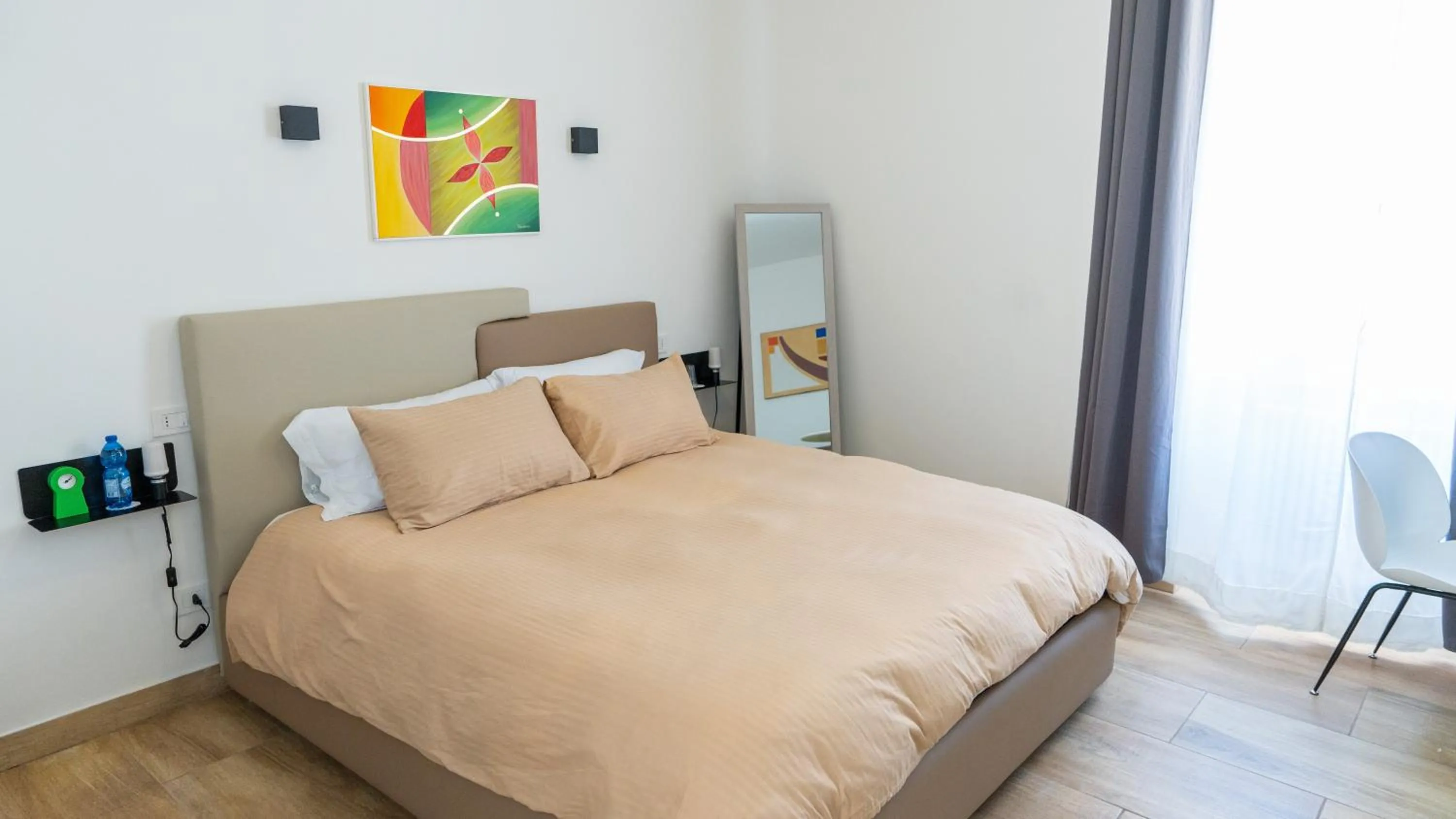 Bedroom, Bed in Zeta Rooms