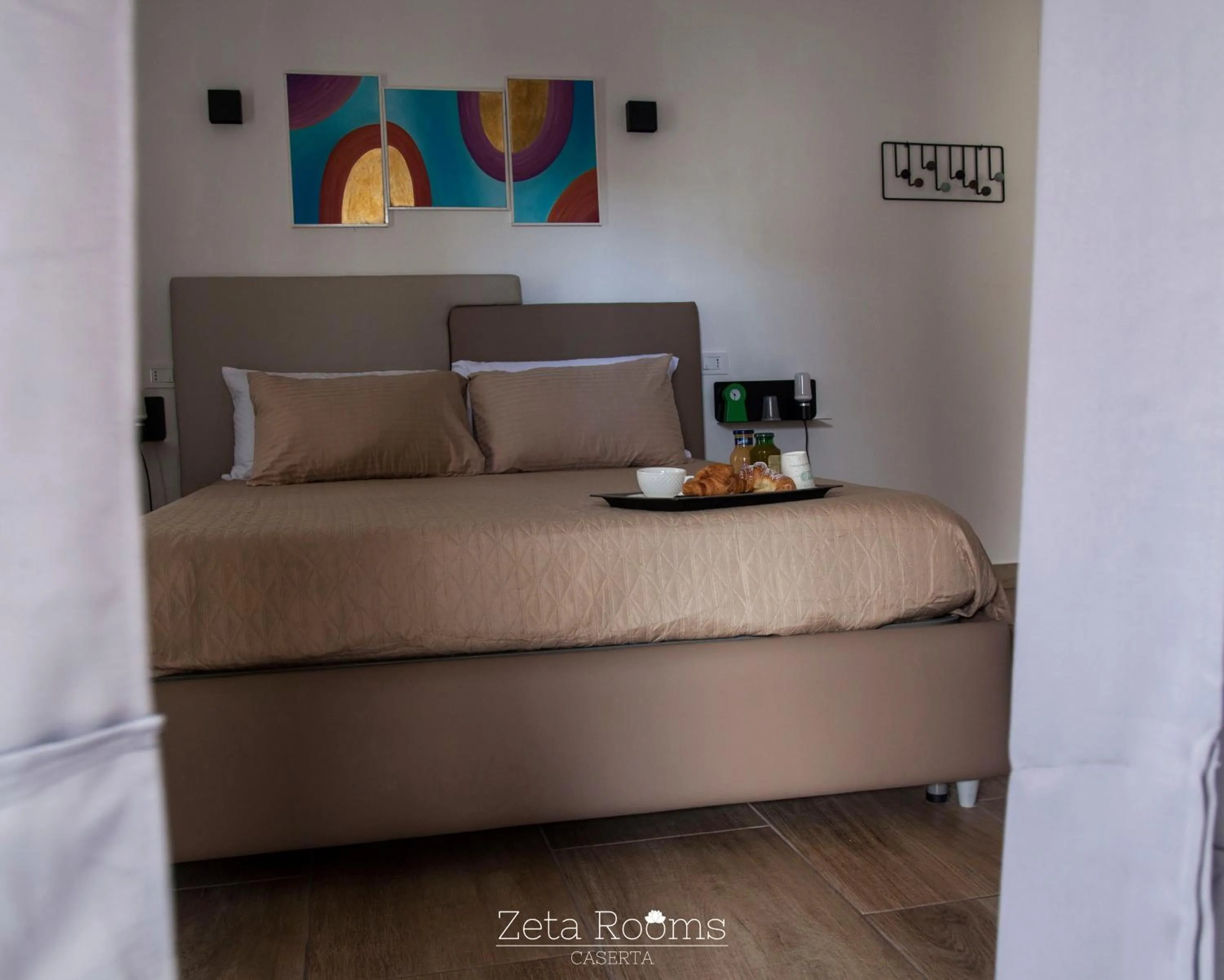 Bedroom, Bed in Zeta Rooms