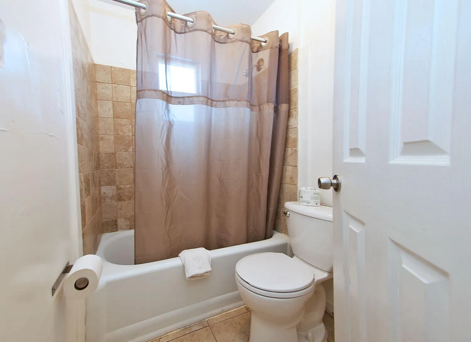 Bathroom in Guest Ranch Motel