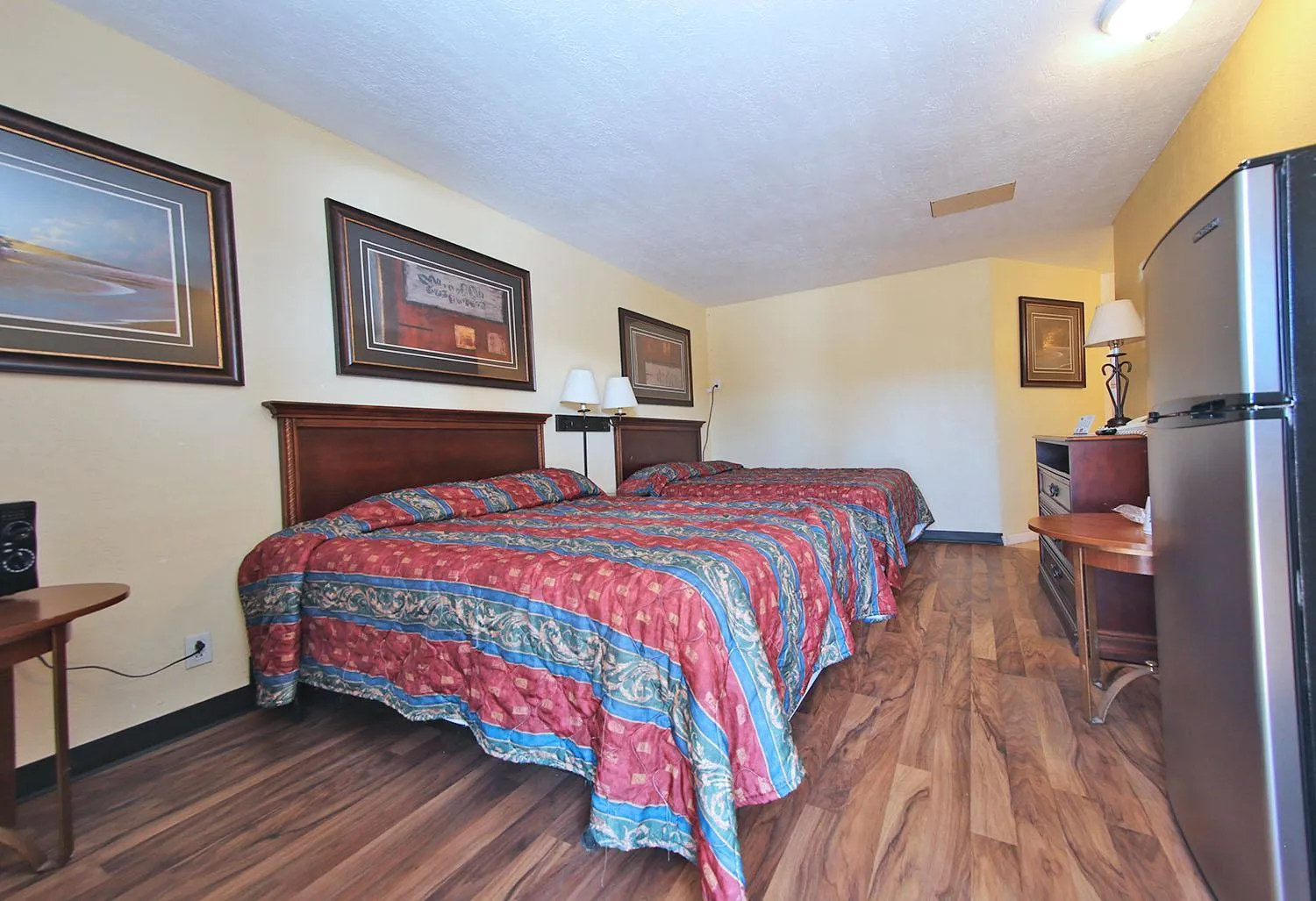 Photo of the whole room, Bed in Guest Ranch Motel