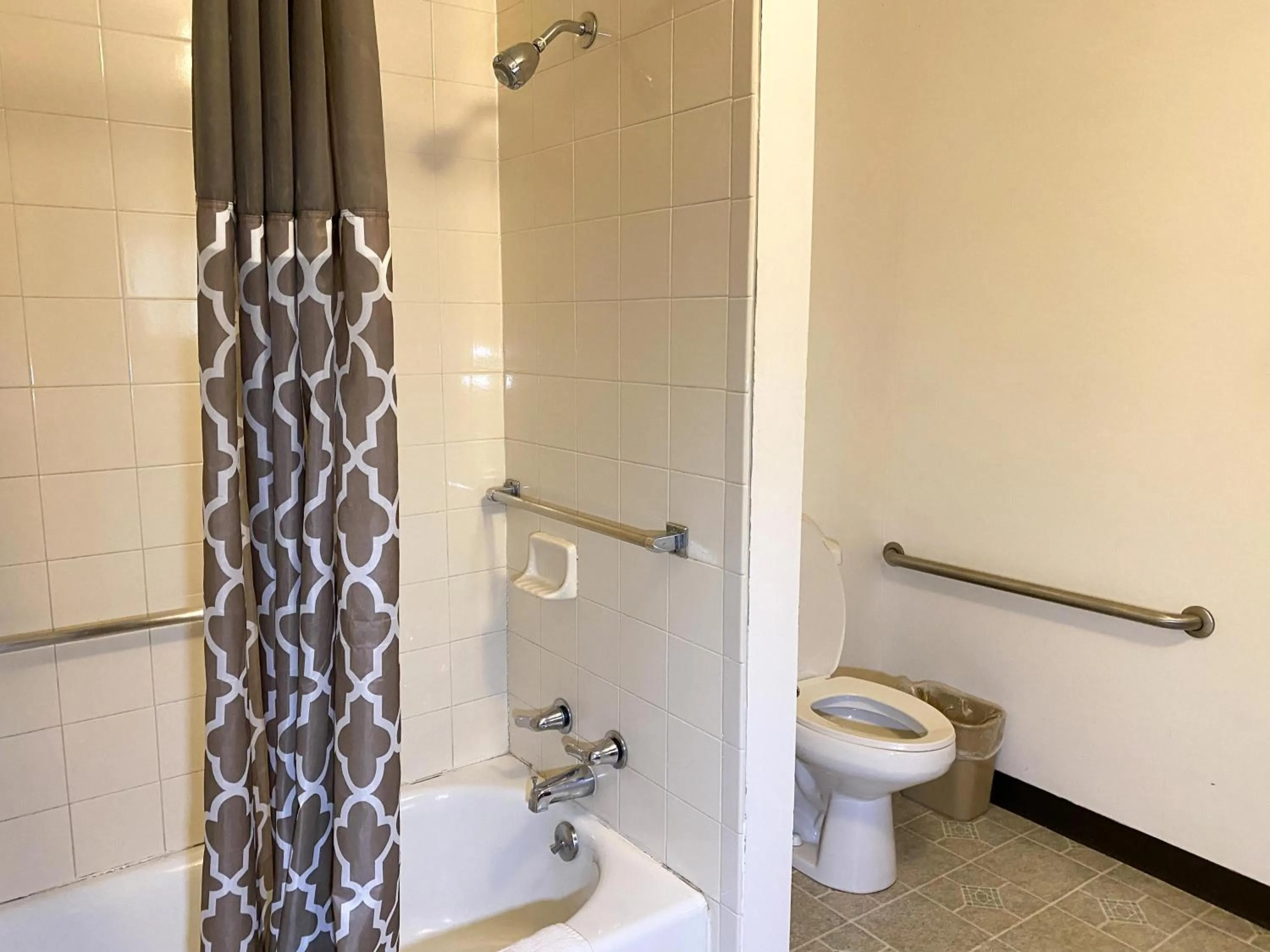 Bathroom in Guest Ranch Motel