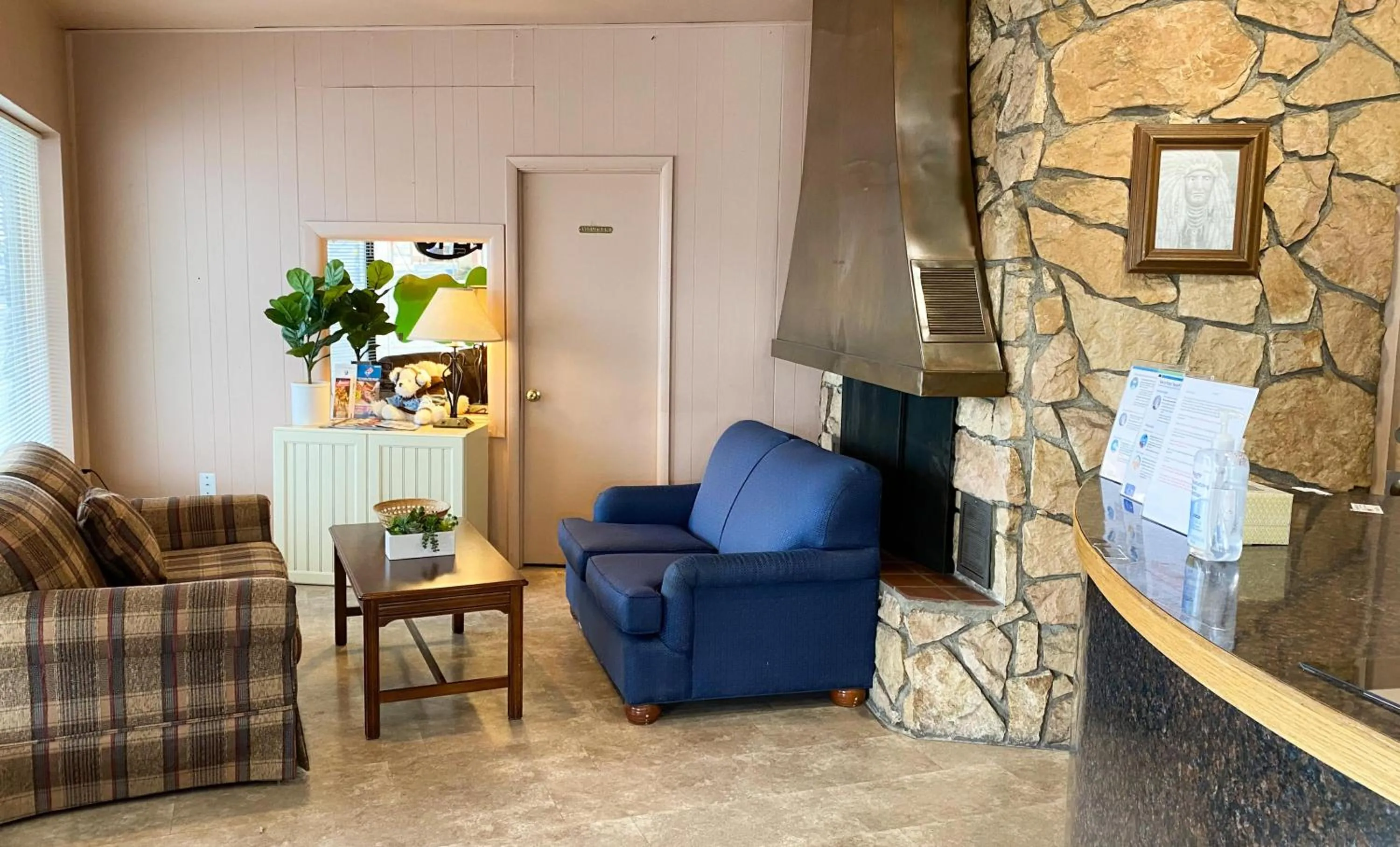 Lobby or reception in Guest Ranch Motel