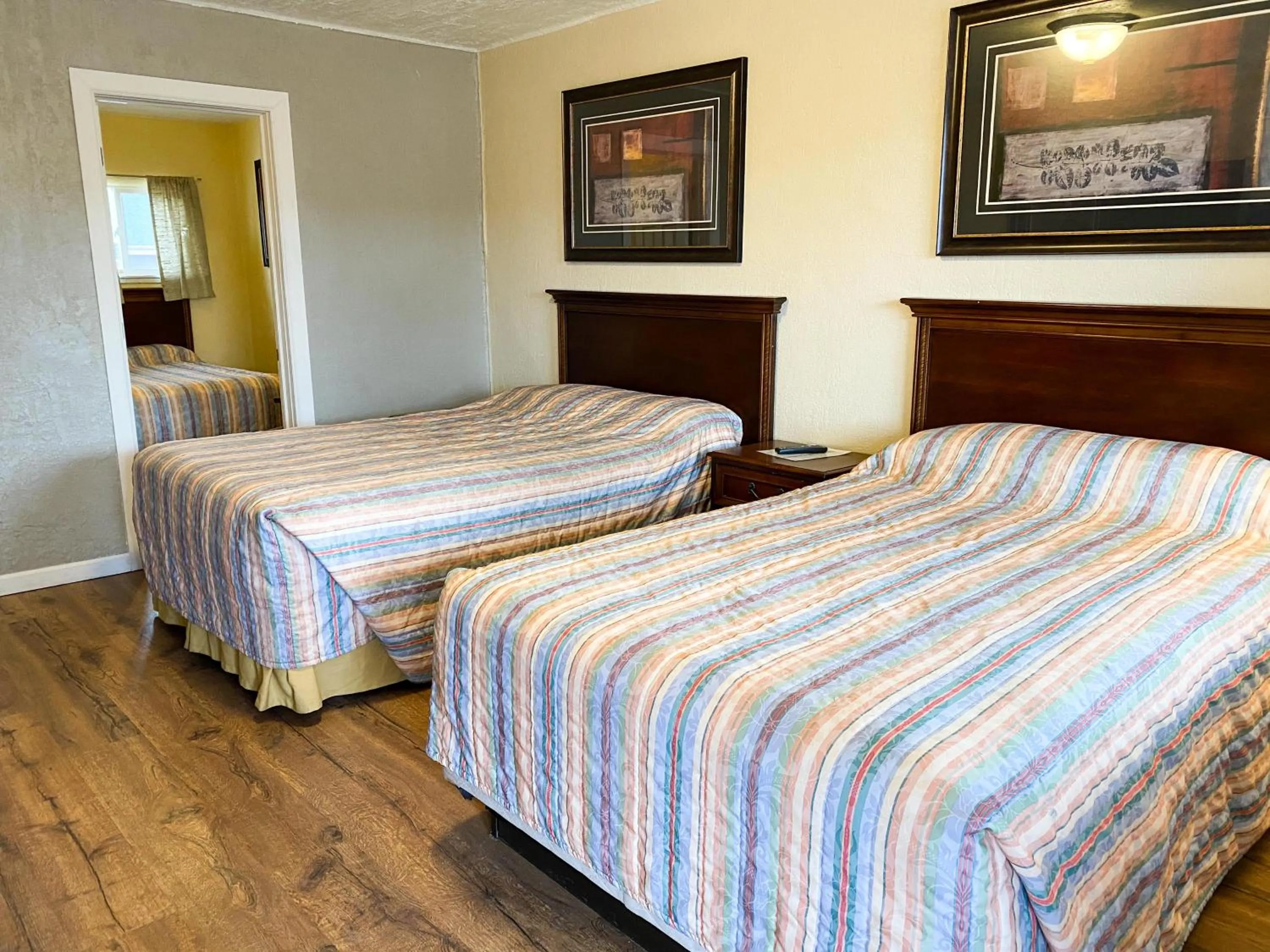 Bedroom, Bed in Guest Ranch Motel