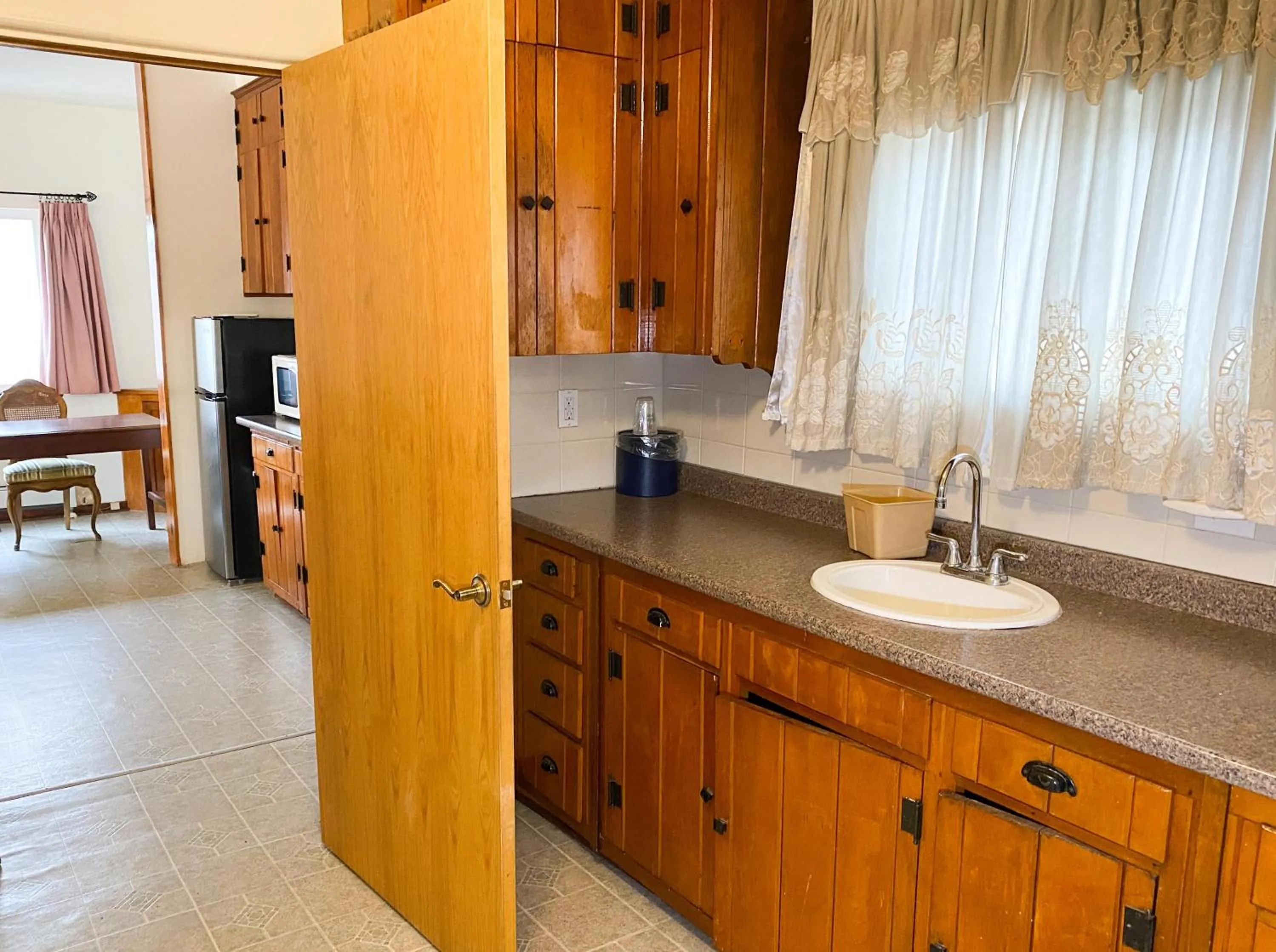 Bathroom in Guest Ranch Motel