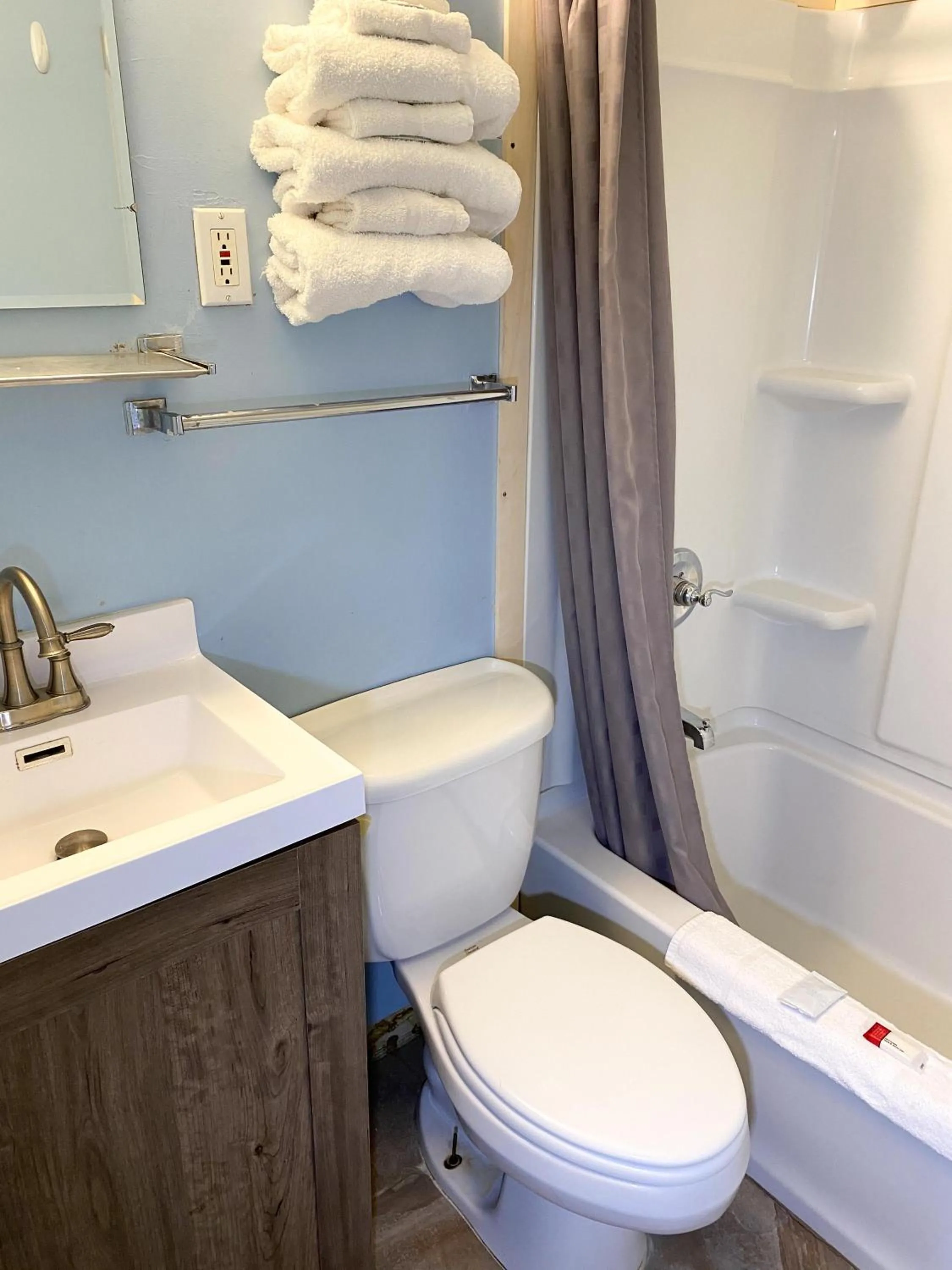 Bathroom in Guest Ranch Motel