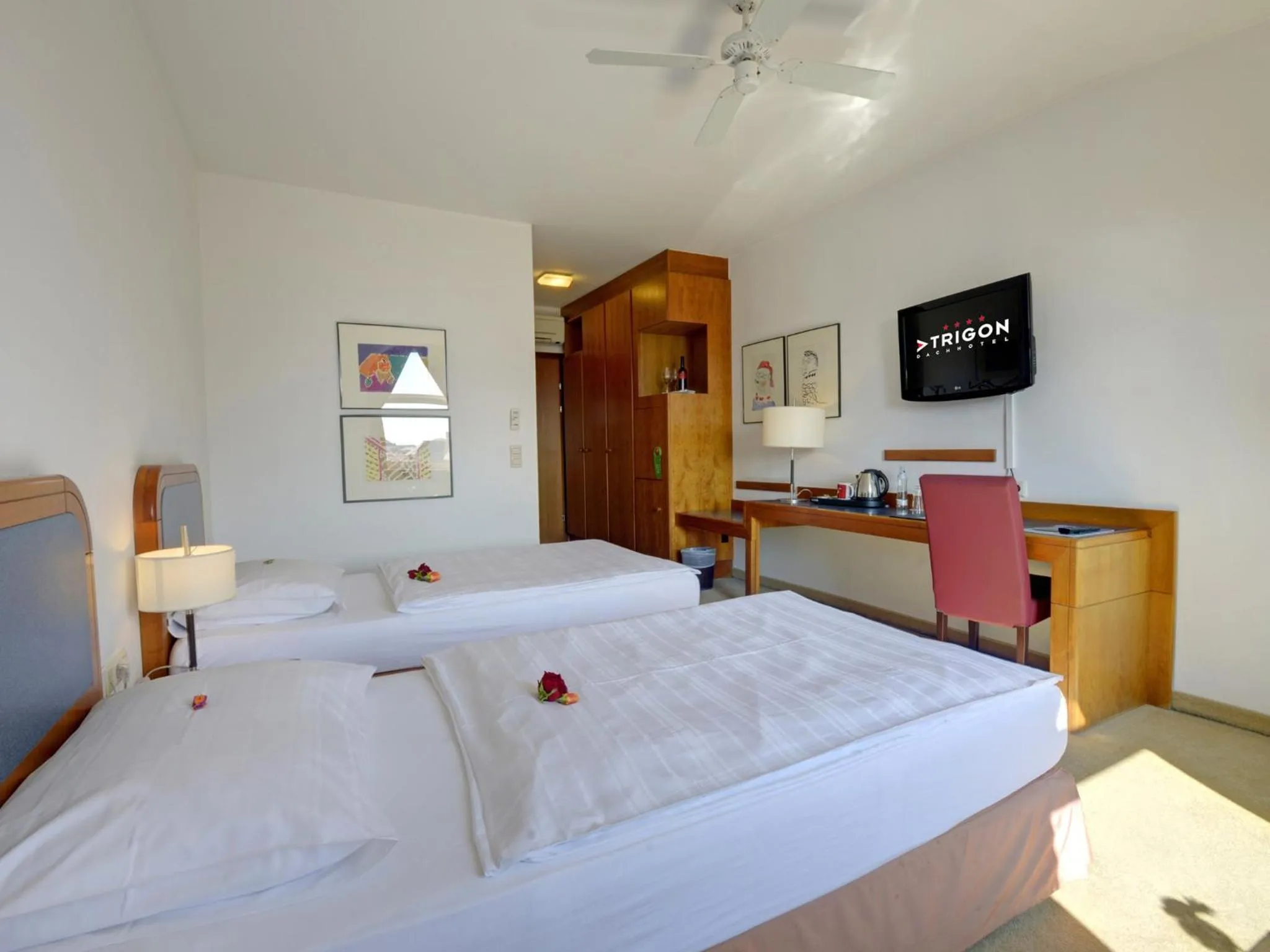 Photo of the whole room, Bed in Skycity Hotel Atrigon