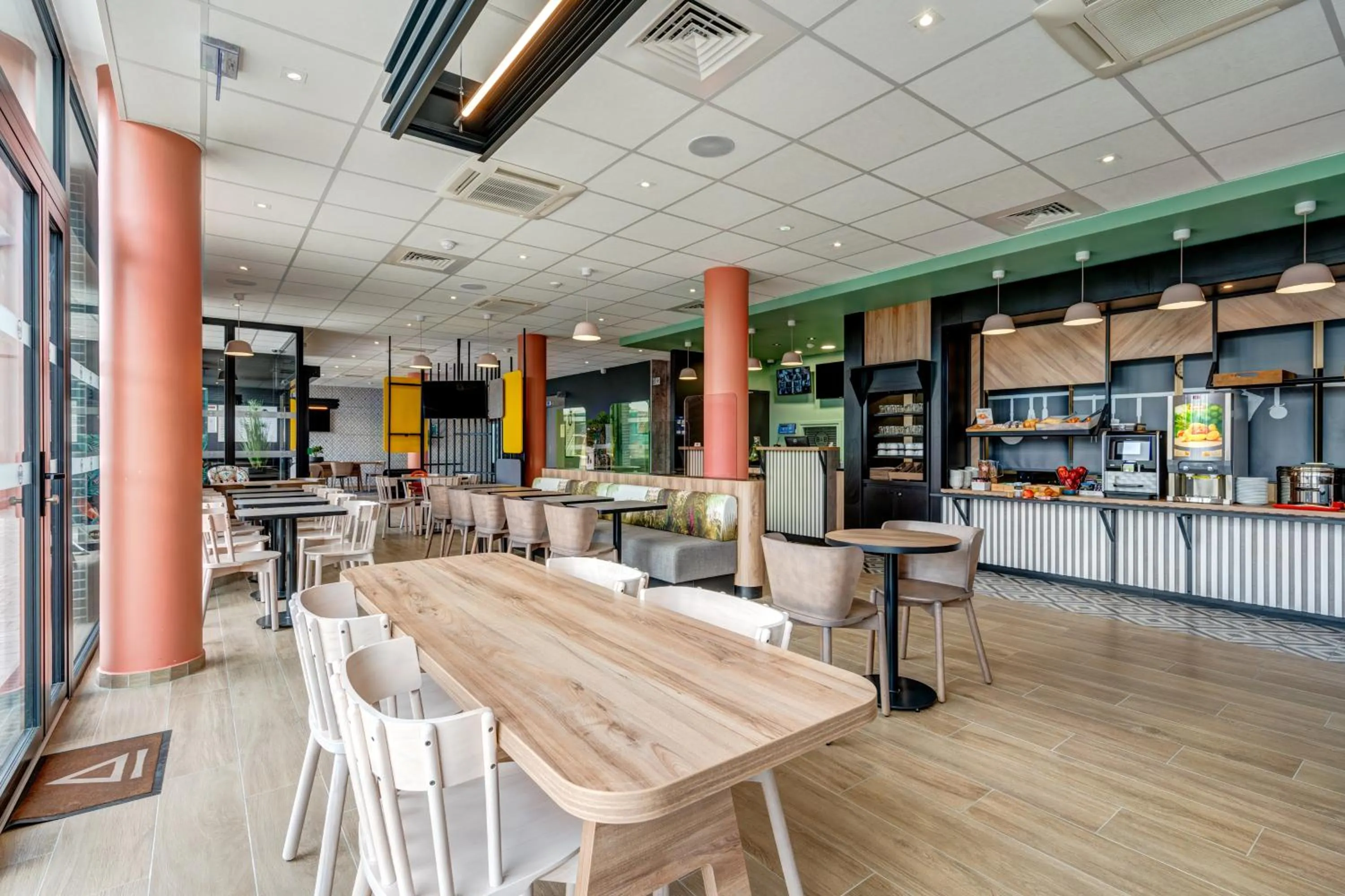 Breakfast in B&B HOTEL Le Port Marly Saint Germain en Laye