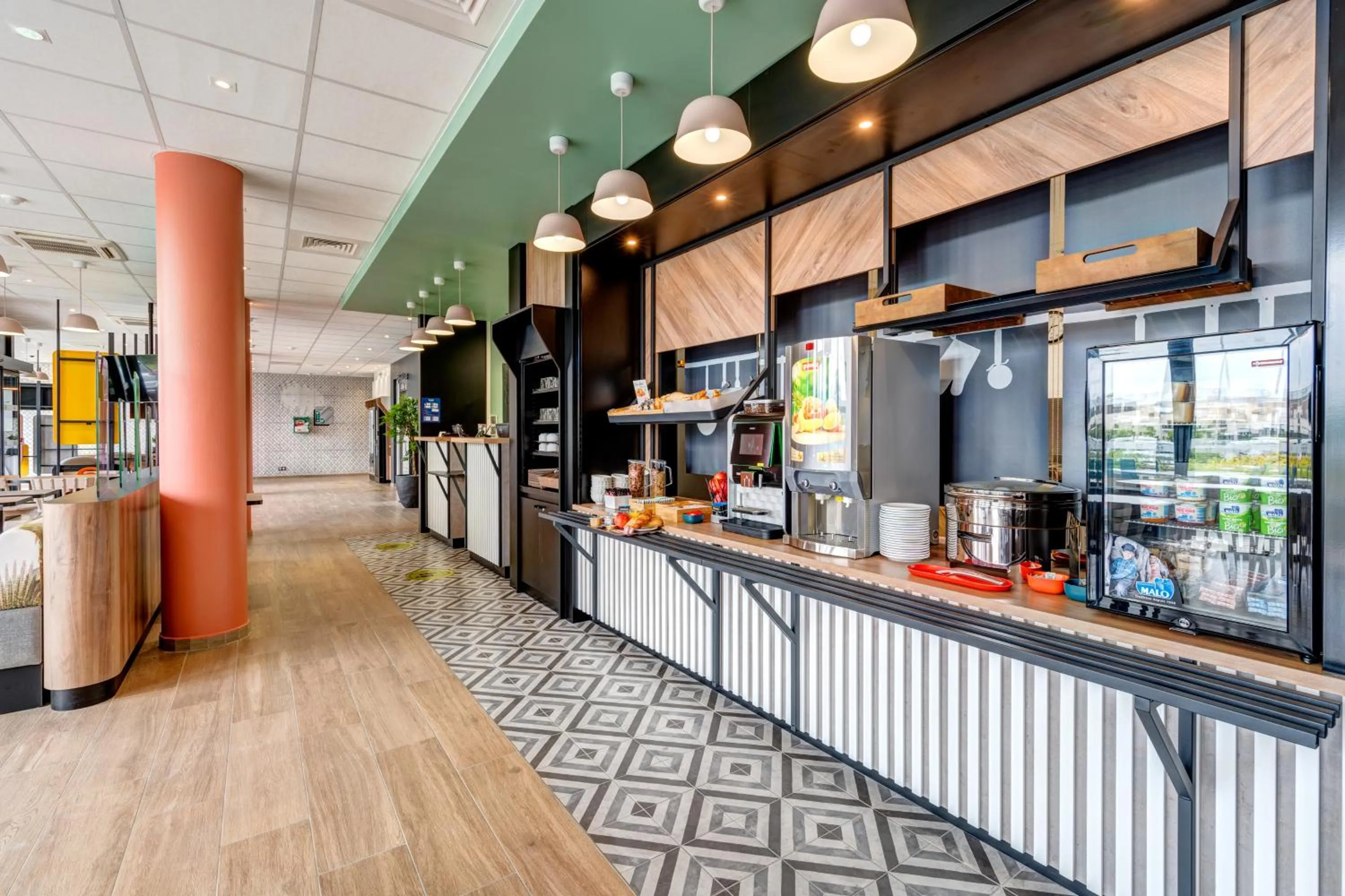 Breakfast in B&B HOTEL Le Port Marly Saint Germain en Laye