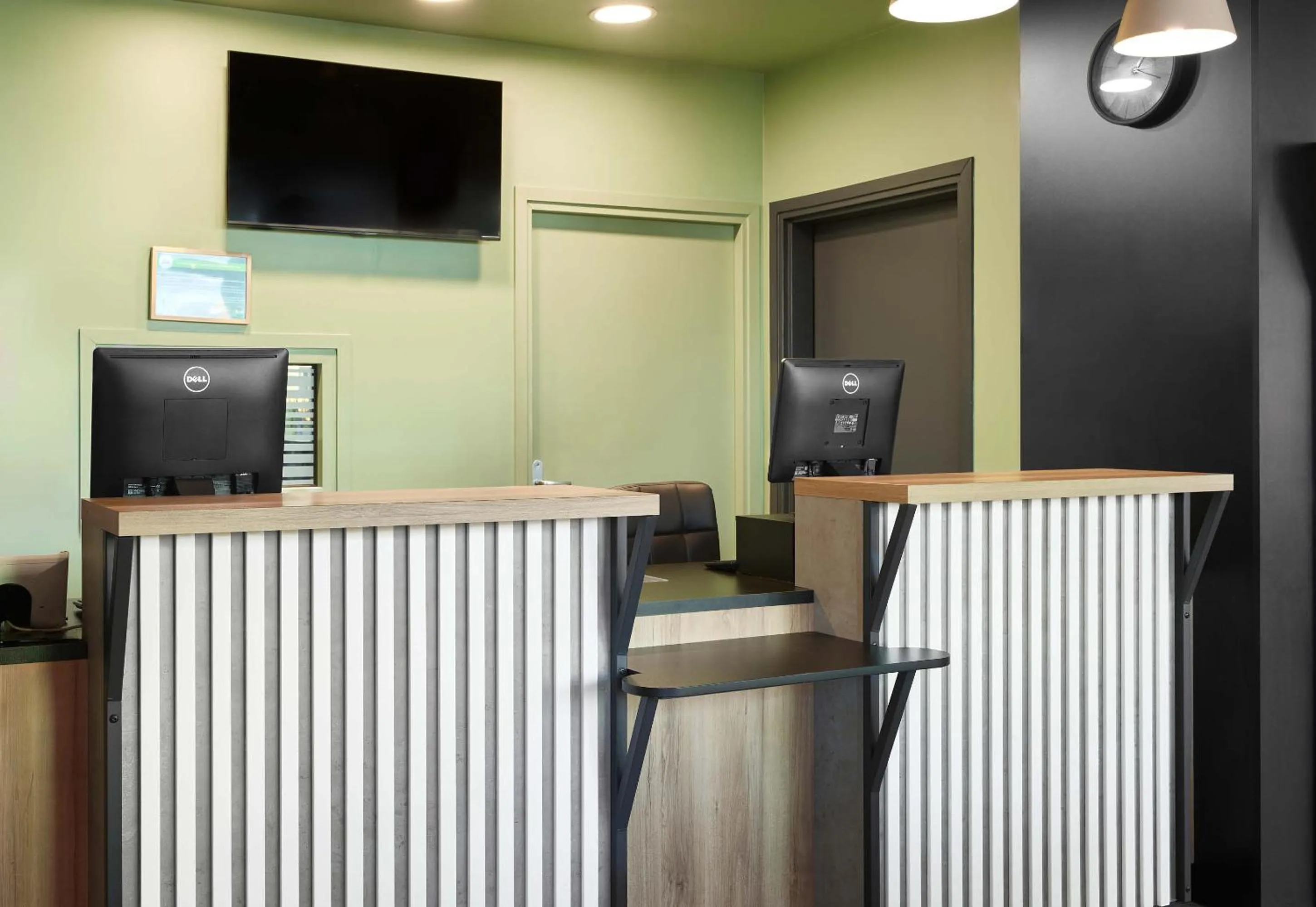 Lobby or reception in B&B HOTEL Le Port Marly Saint Germain en Laye